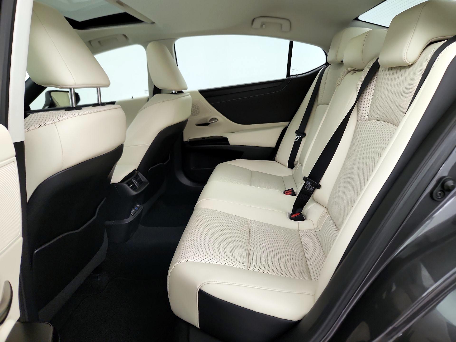 Thumbnail: 2022 Lexus ES - 20