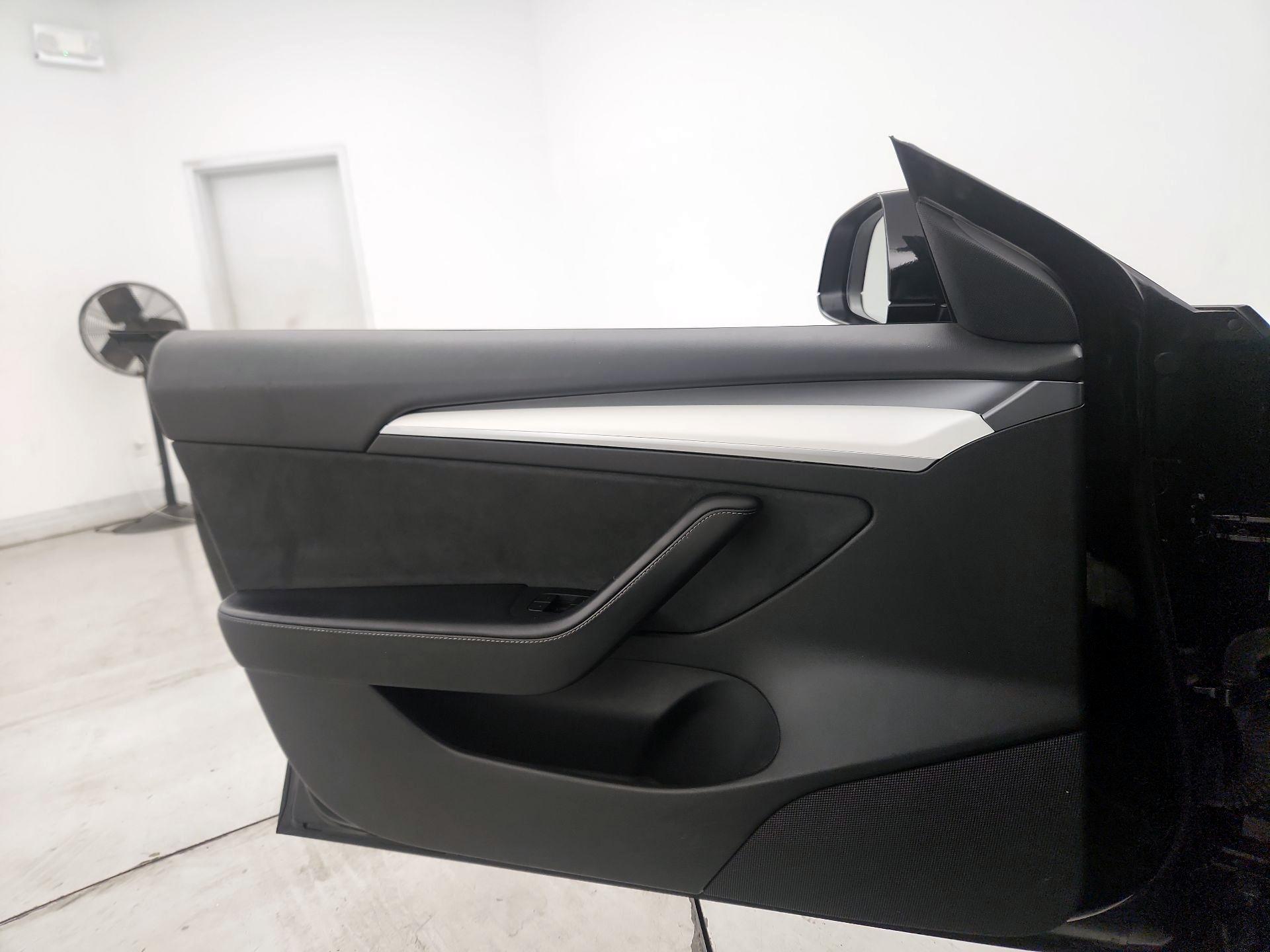 Thumbnail: 2021 Tesla Model 3 - 12