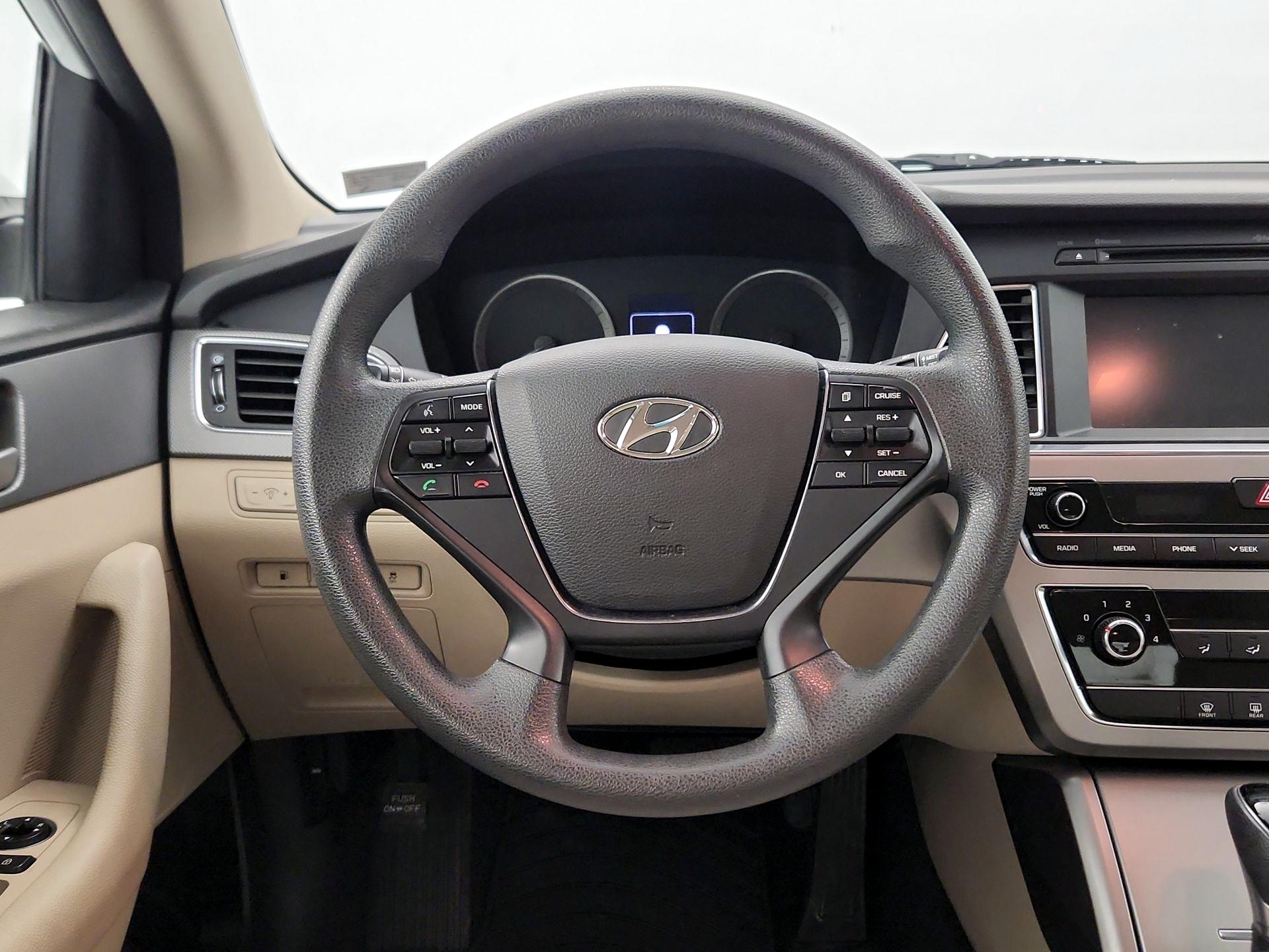 Thumbnail: 2016 Hyundai Sonata - 10