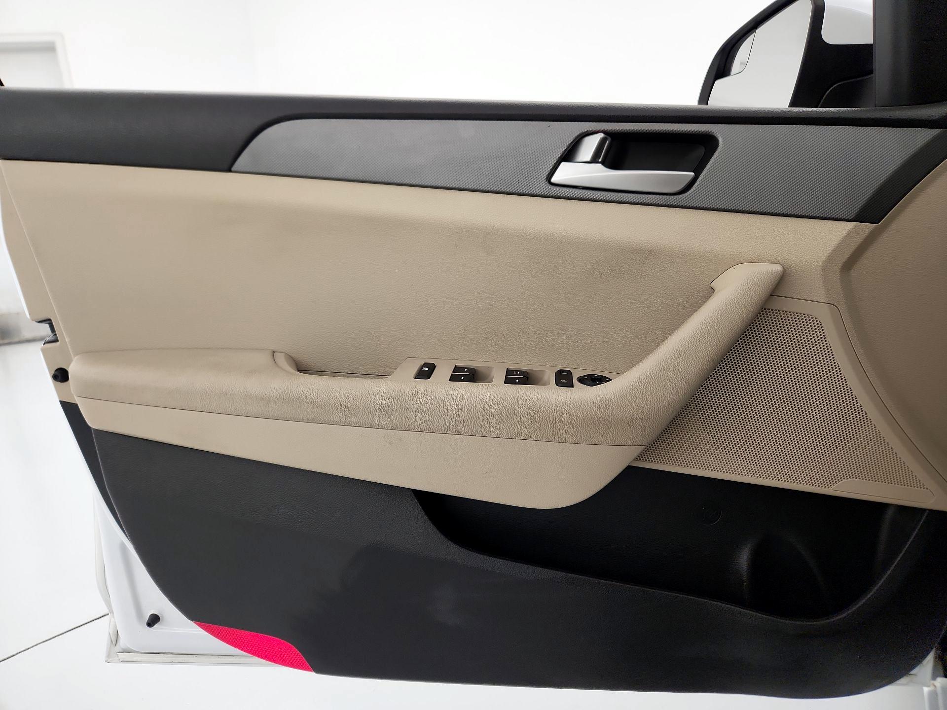 Thumbnail: 2016 Hyundai Sonata - 12