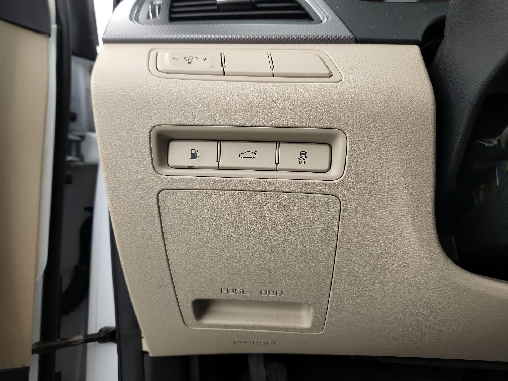 Thumbnail: 2016 Hyundai Sonata - 13