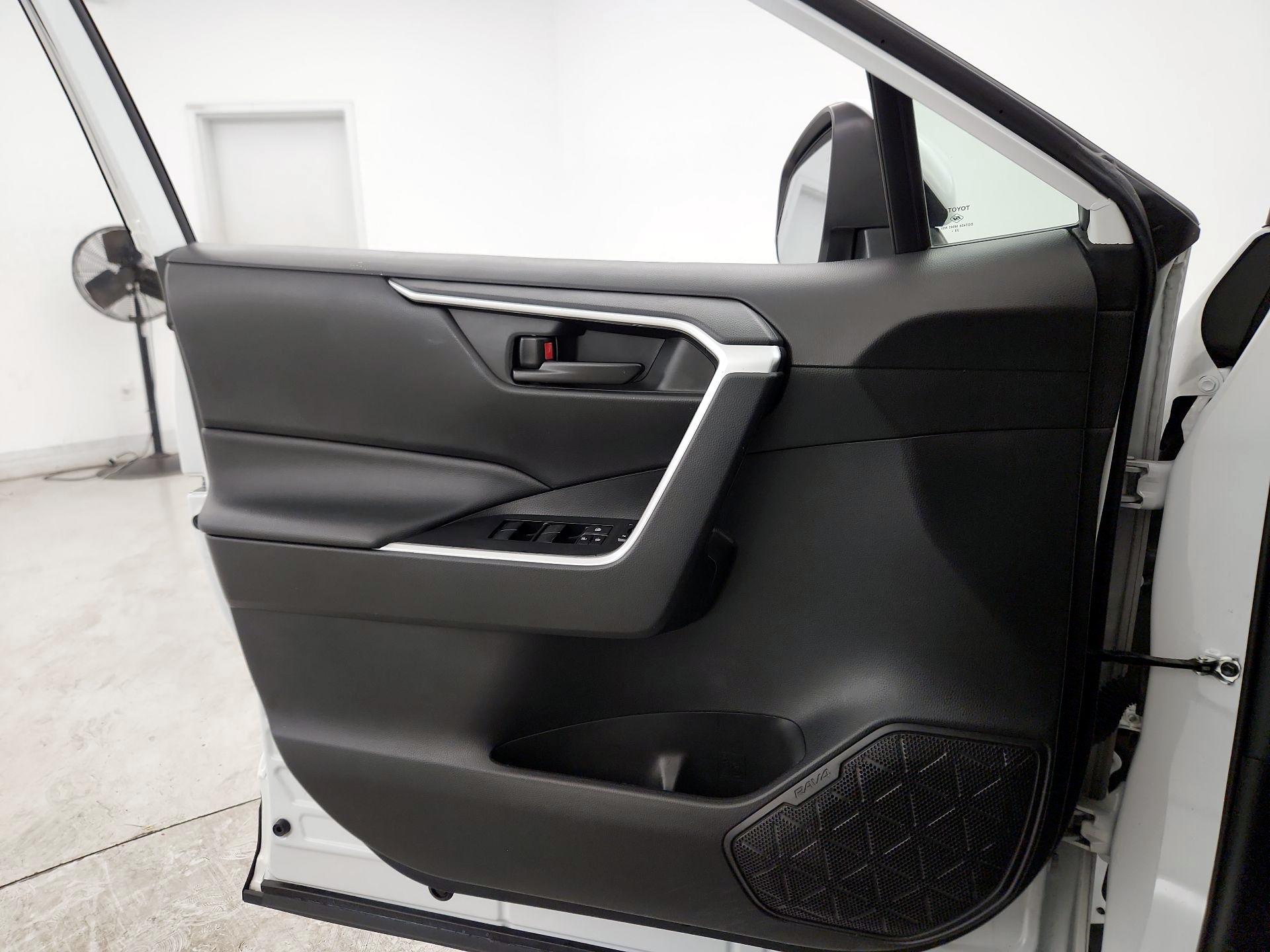 Thumbnail: 2021 Toyota RAV4 - 12