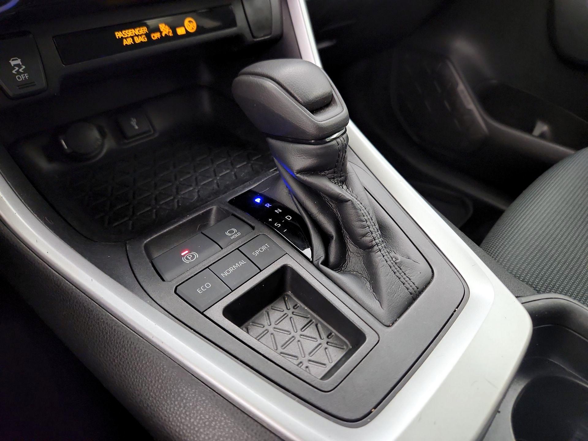 Thumbnail: 2021 Toyota RAV4 - 16