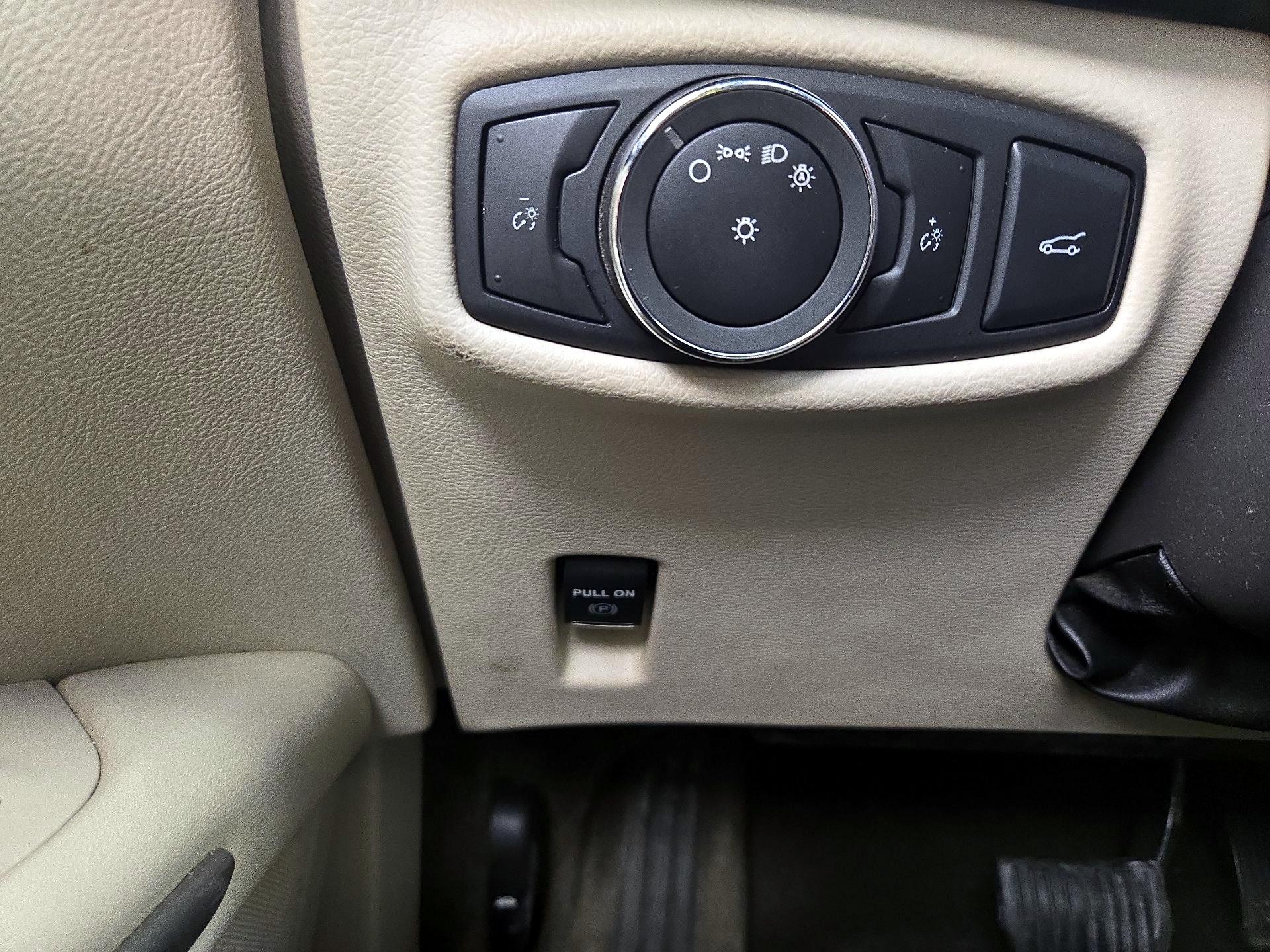 Thumbnail: 2016 Lincoln MKZ - 13