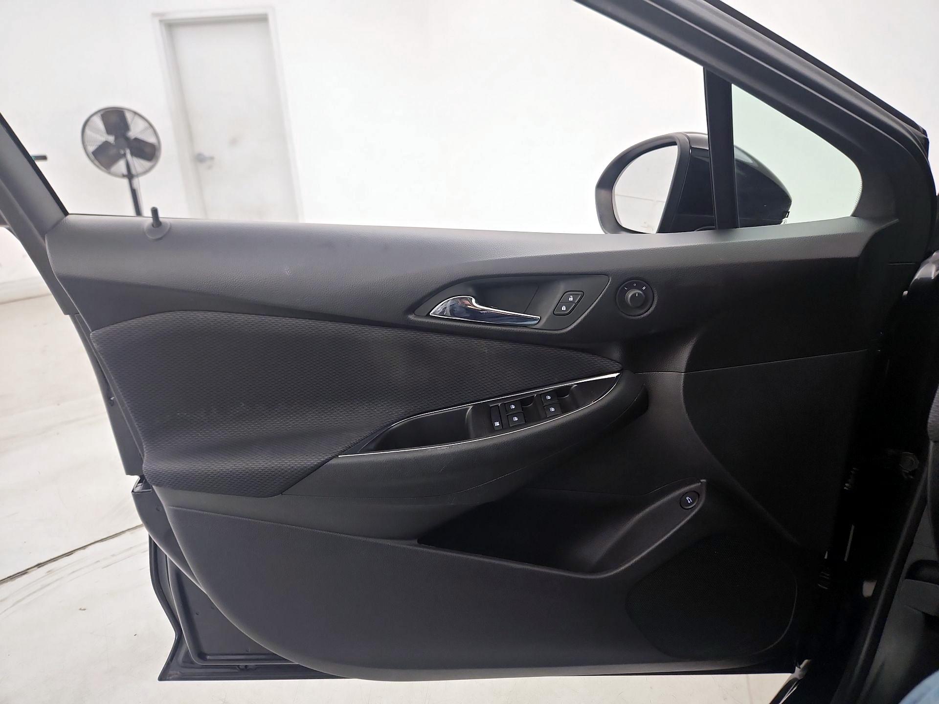 Thumbnail: 2019 Chevrolet Cruze - 12