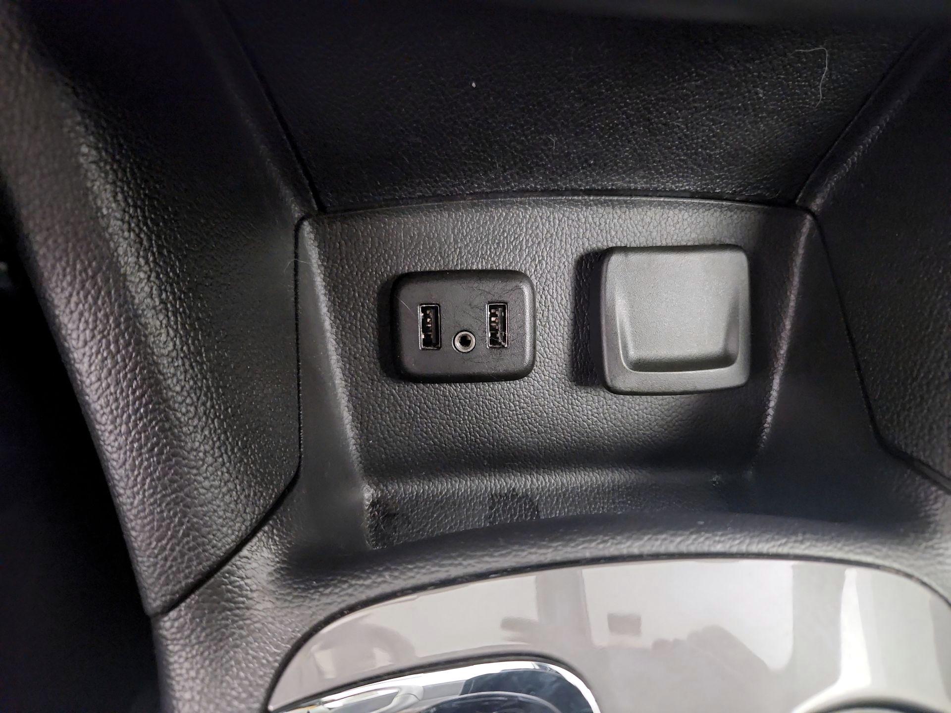 Thumbnail: 2019 Chevrolet Cruze - 18