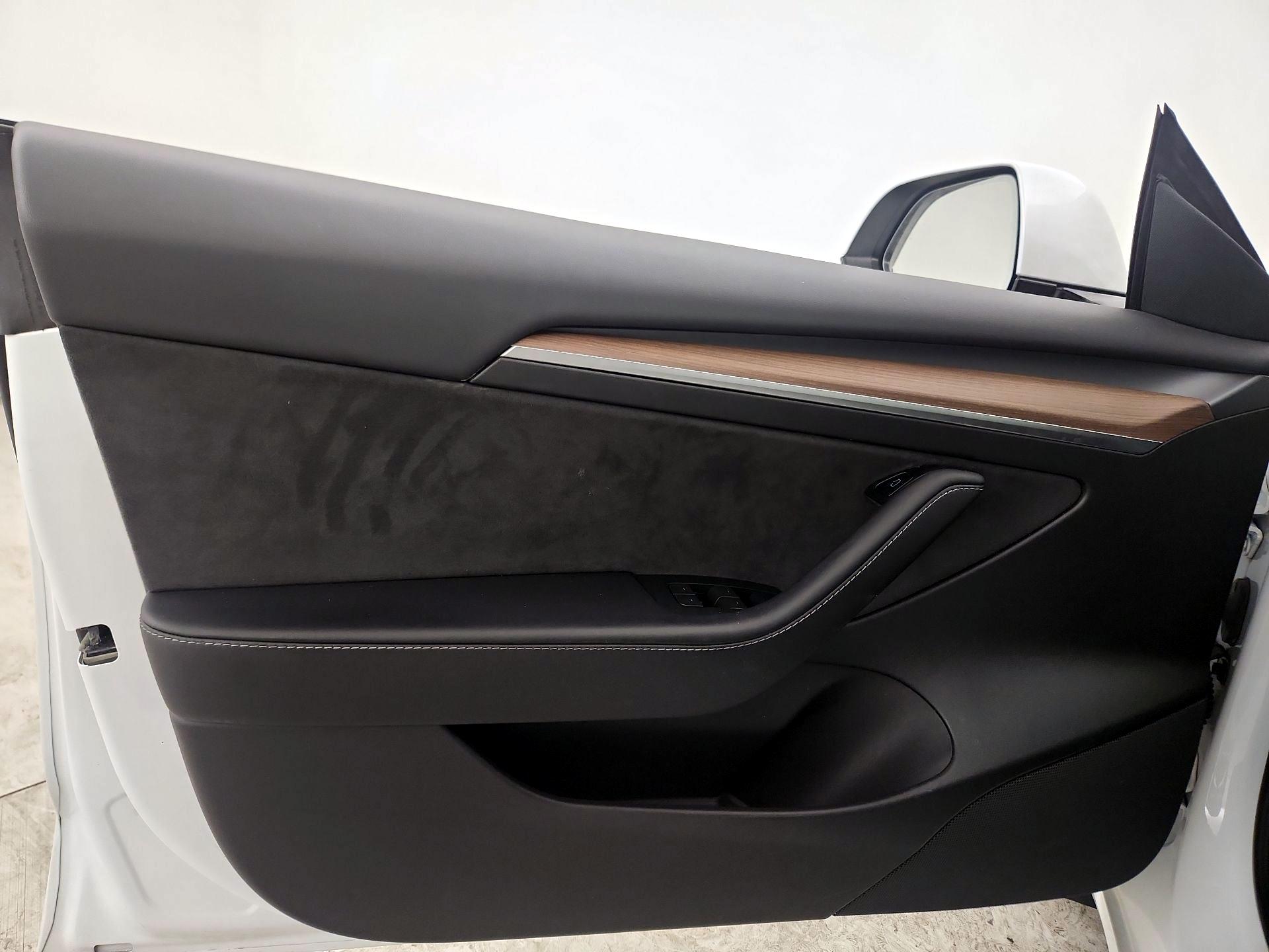 Thumbnail: 2023 Tesla Model 3 - 12