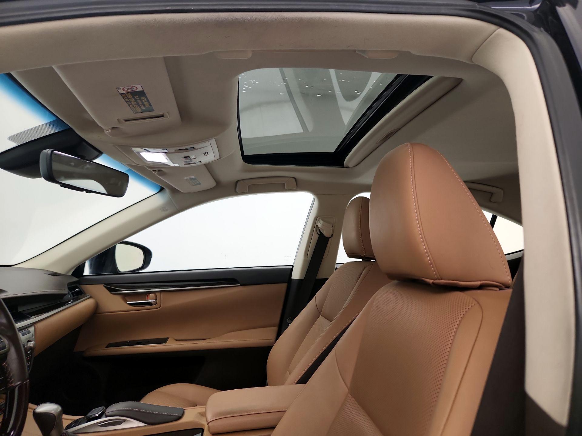 Thumbnail: 2017 Lexus ES - 20