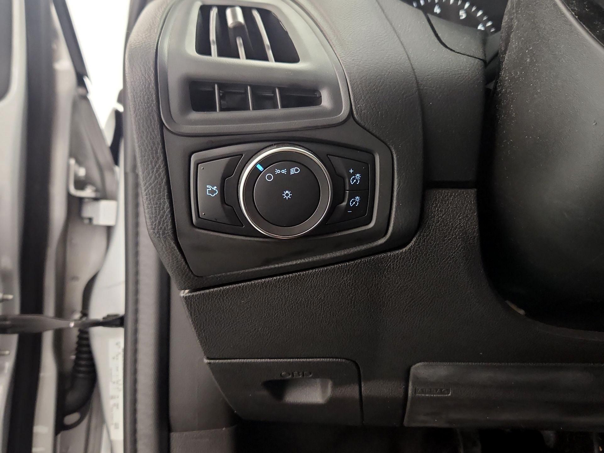 Thumbnail: 2015 Ford Focus - 13