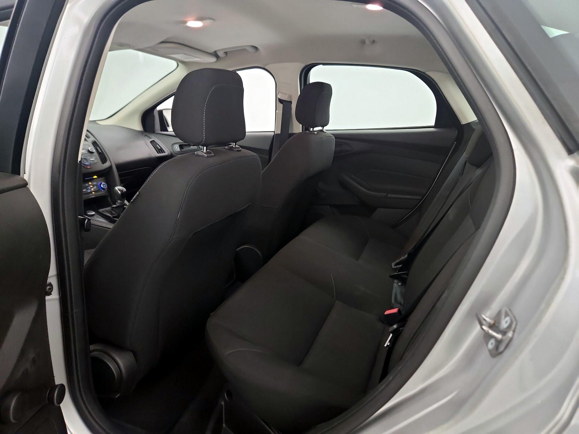 Thumbnail: 2015 Ford Focus - 18