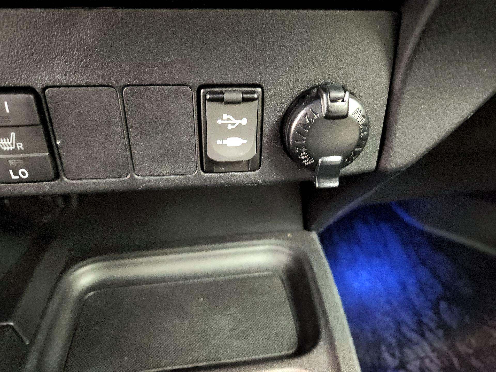 Thumbnail: 2017 Toyota RAV4 - 19