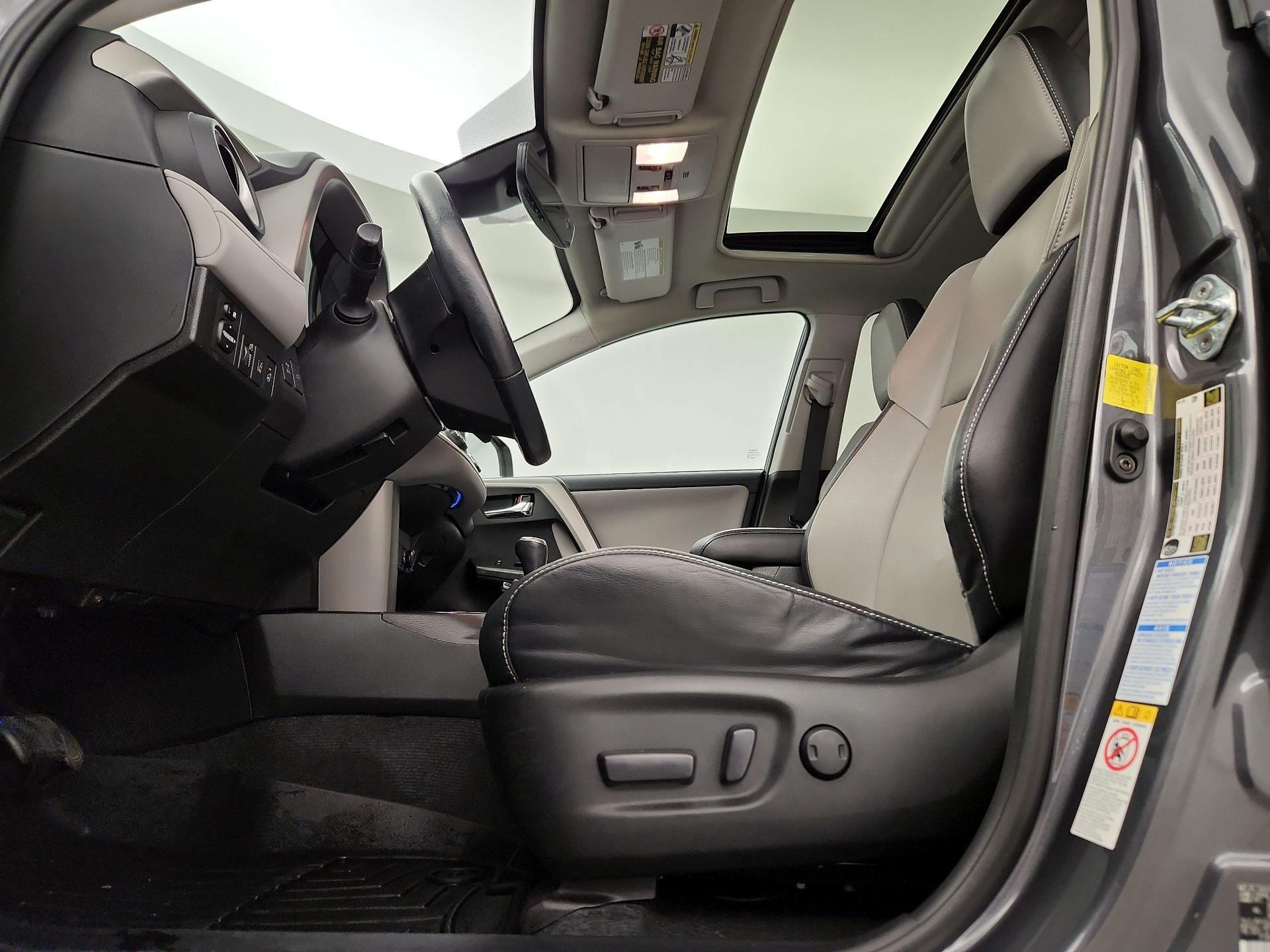 Thumbnail: 2017 Toyota RAV4 - 20