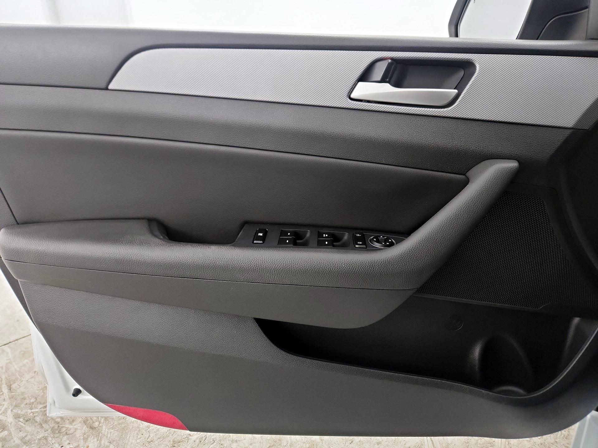 Thumbnail: 2018 Hyundai Sonata - 12