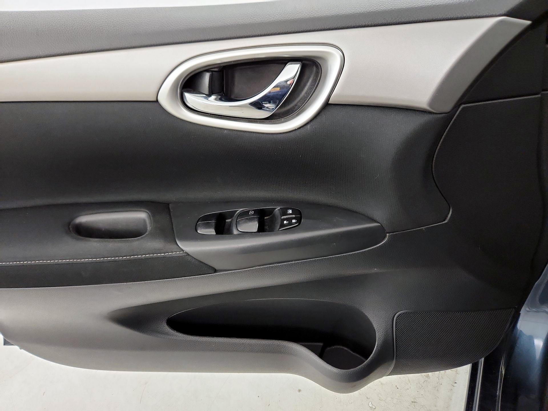 Thumbnail: 2015 Nissan Sentra - 12