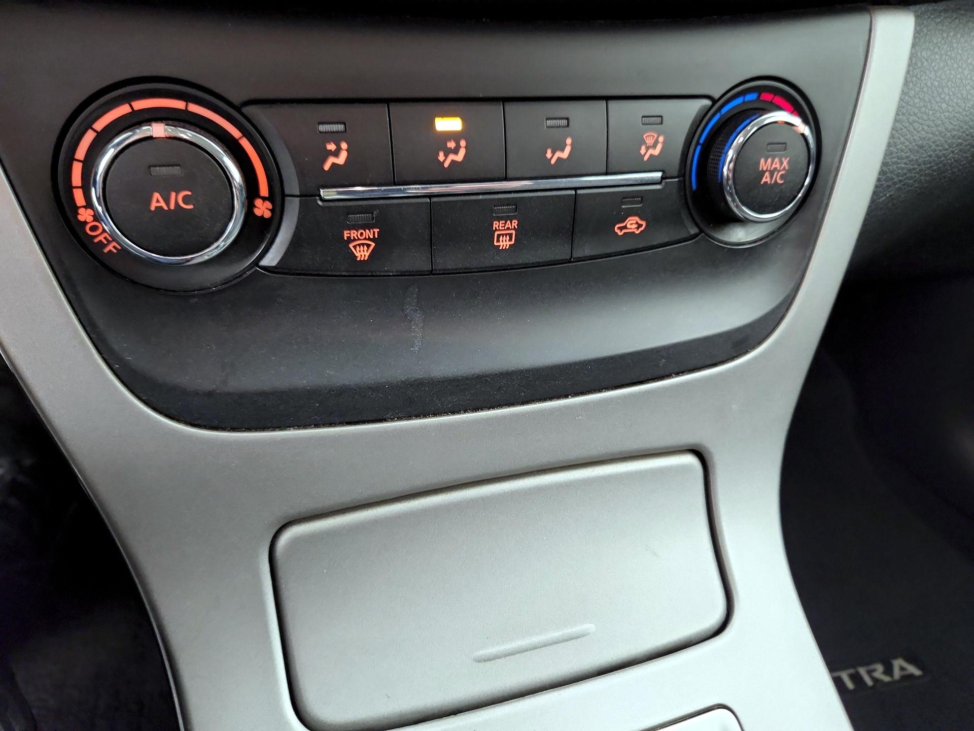 Thumbnail: 2015 Nissan Sentra - 16