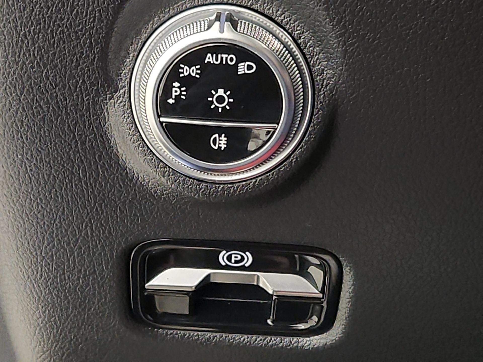 Thumbnail: 2024 Mercedes-Benz C-Class - 13