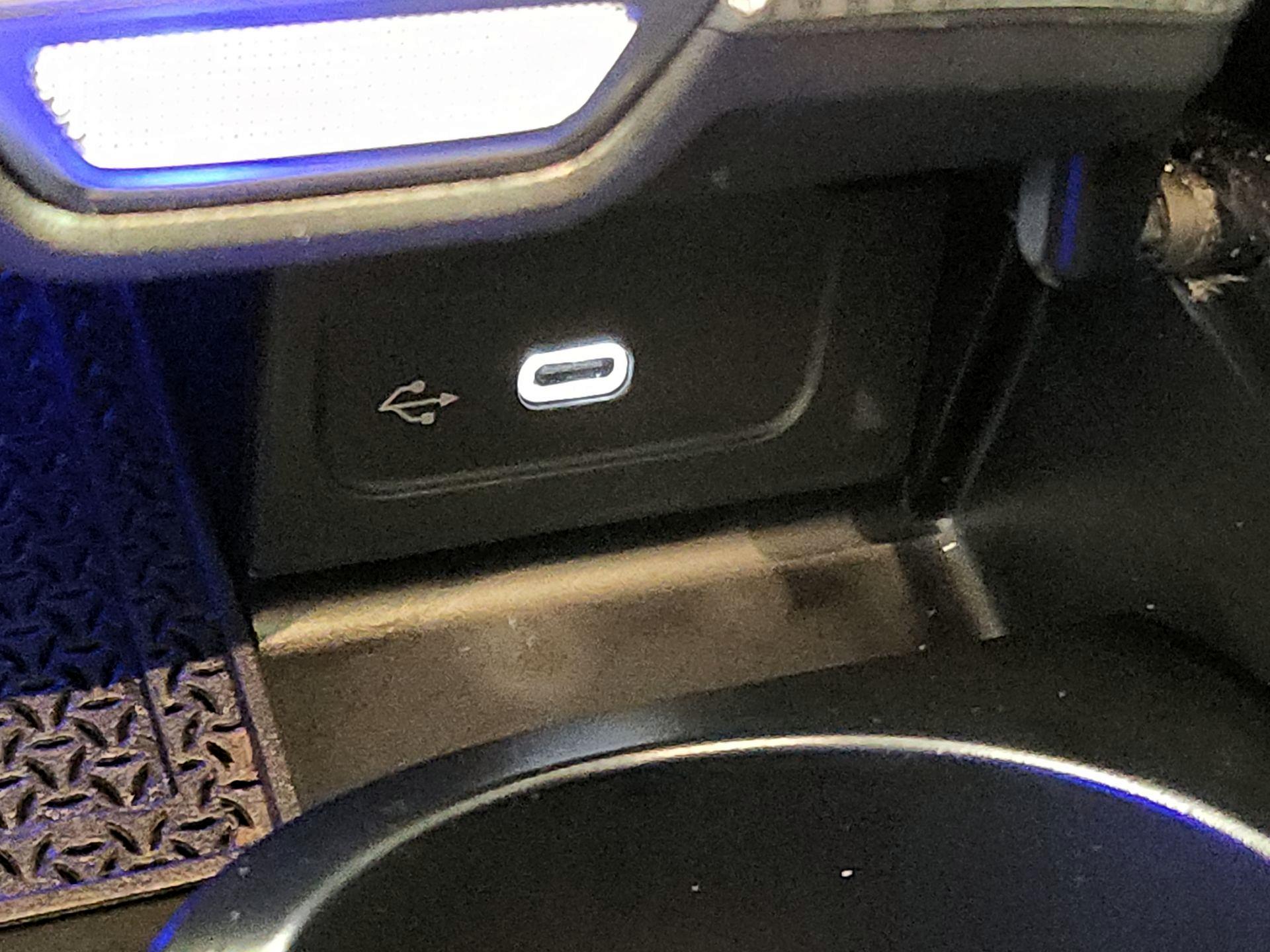 Thumbnail: 2024 Mercedes-Benz C-Class - 19