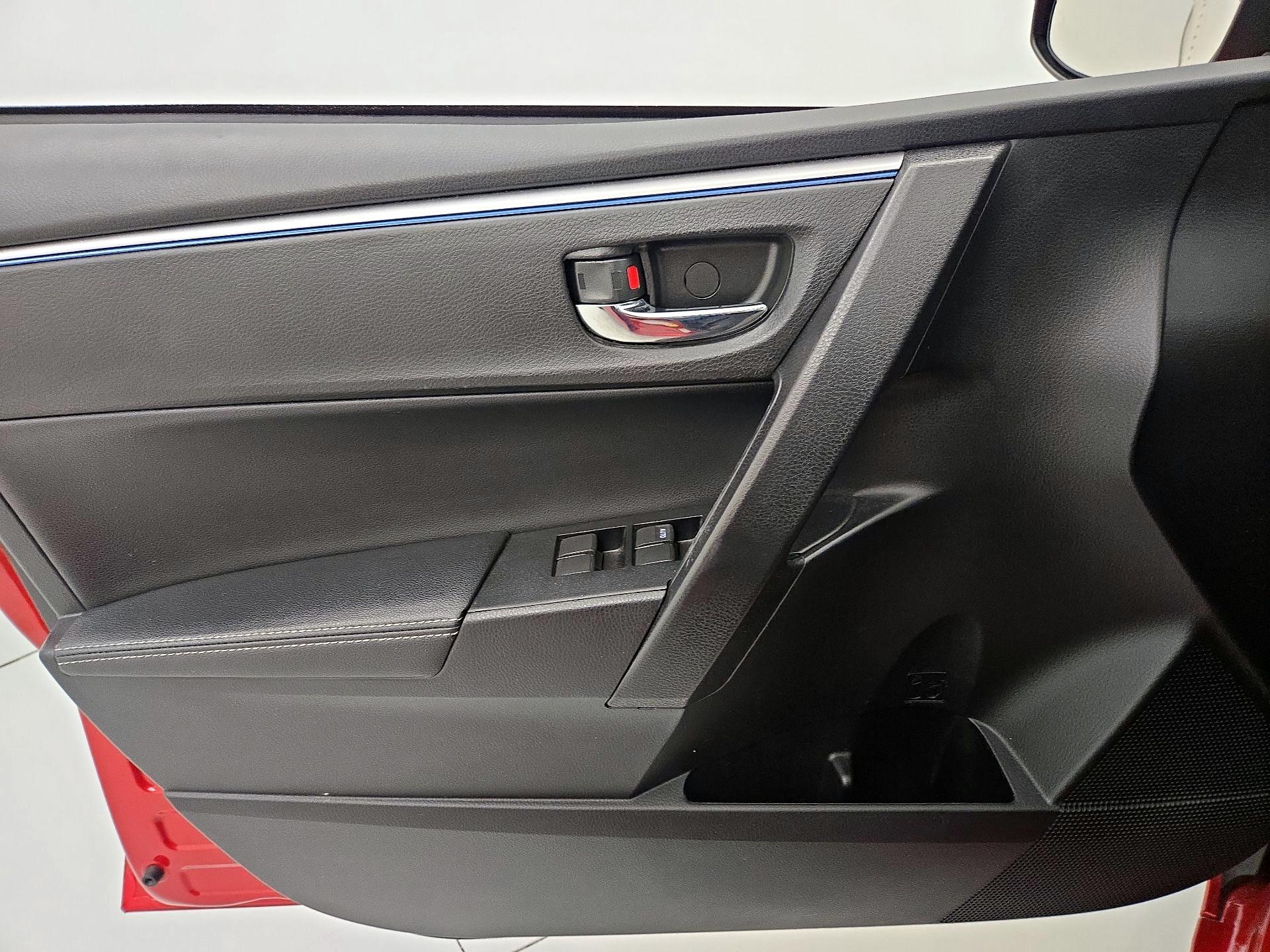 Thumbnail: 2015 Toyota Corolla - 12