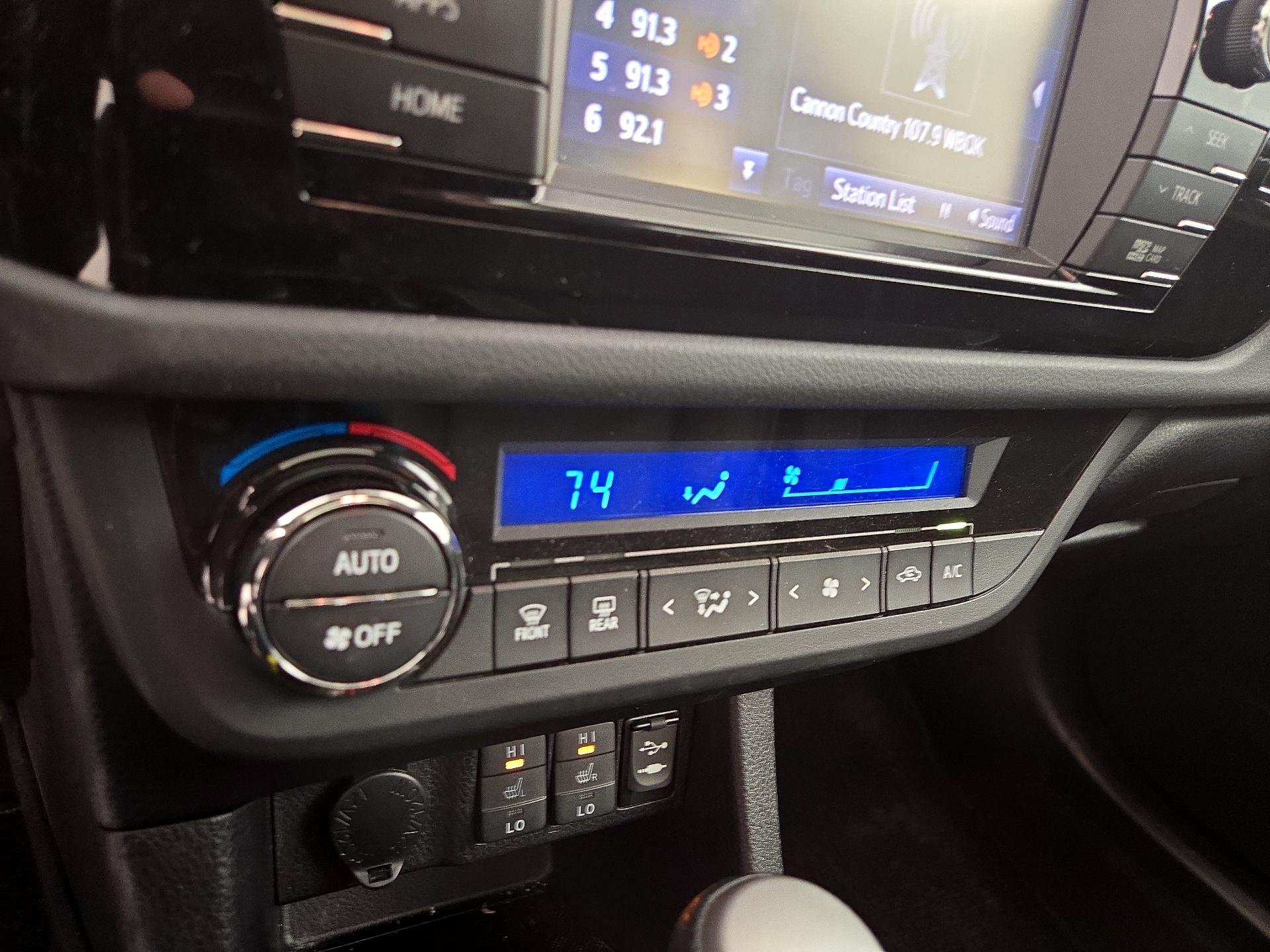 Thumbnail: 2015 Toyota Corolla - 17