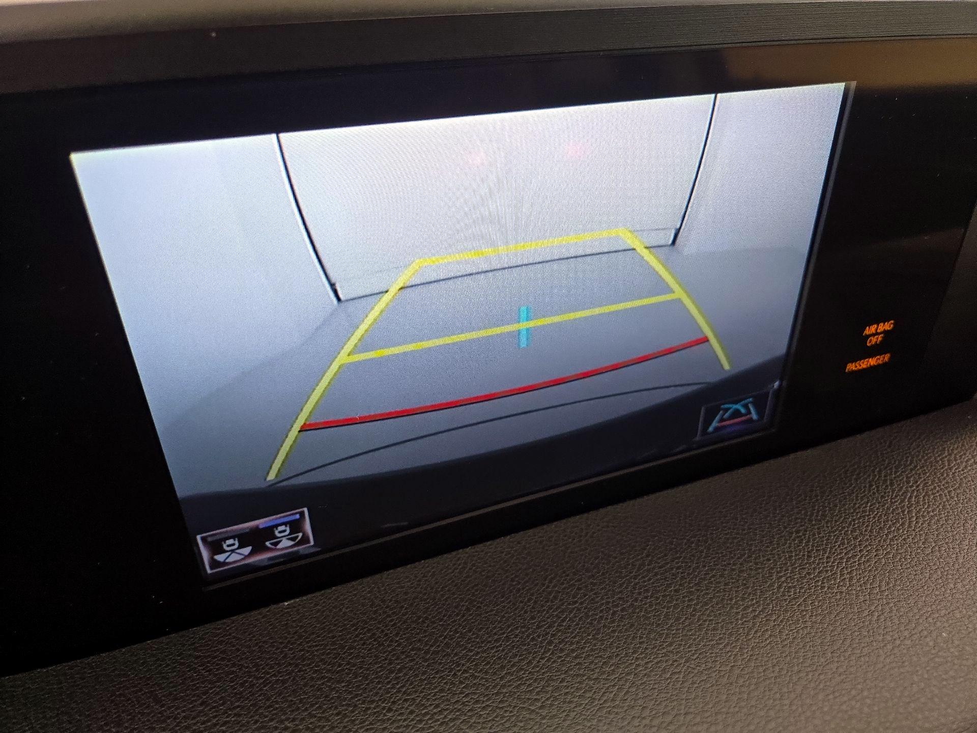 Thumbnail: 2019 Lexus ES - 14