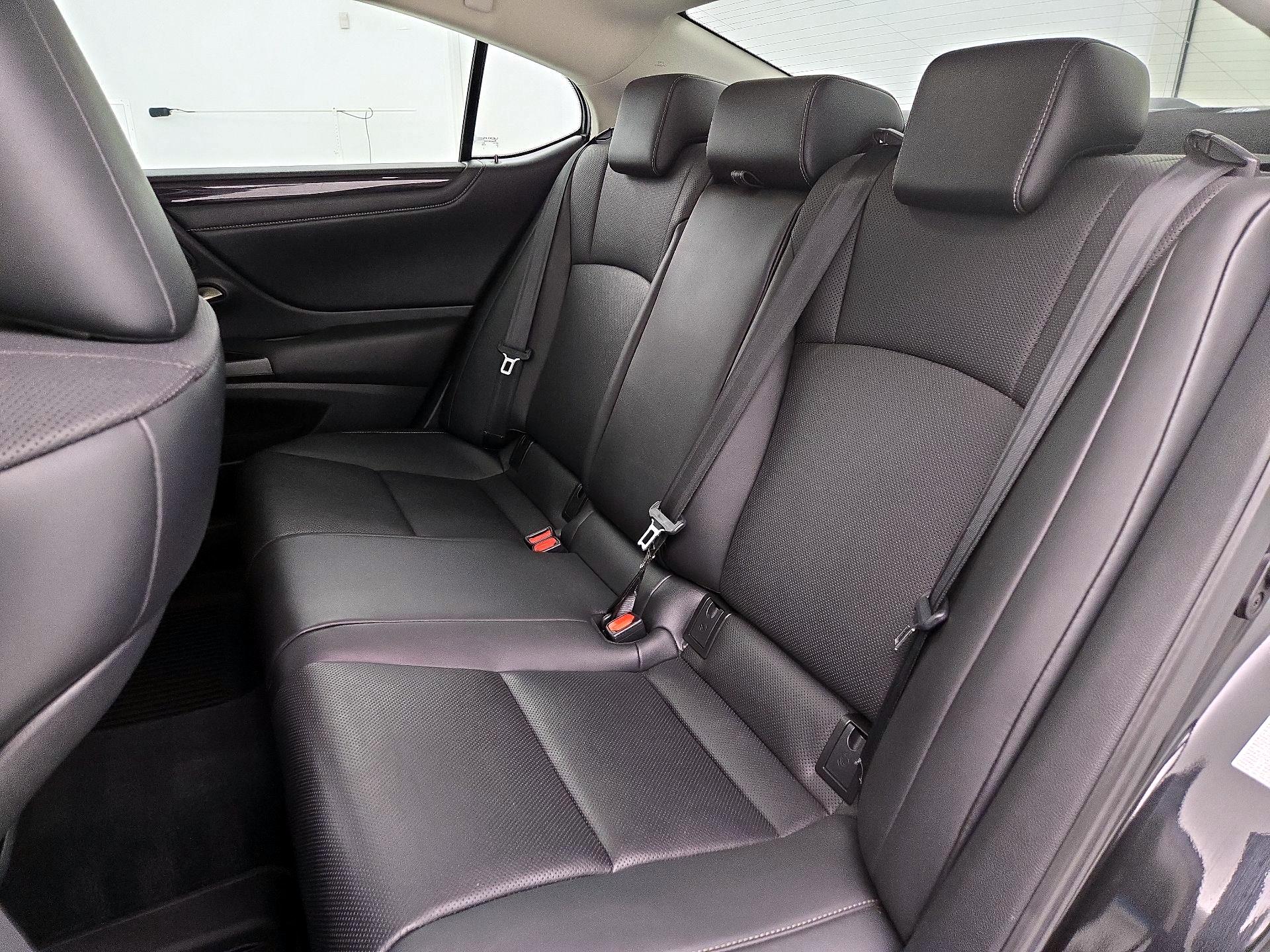 Thumbnail: 2019 Lexus ES - 20