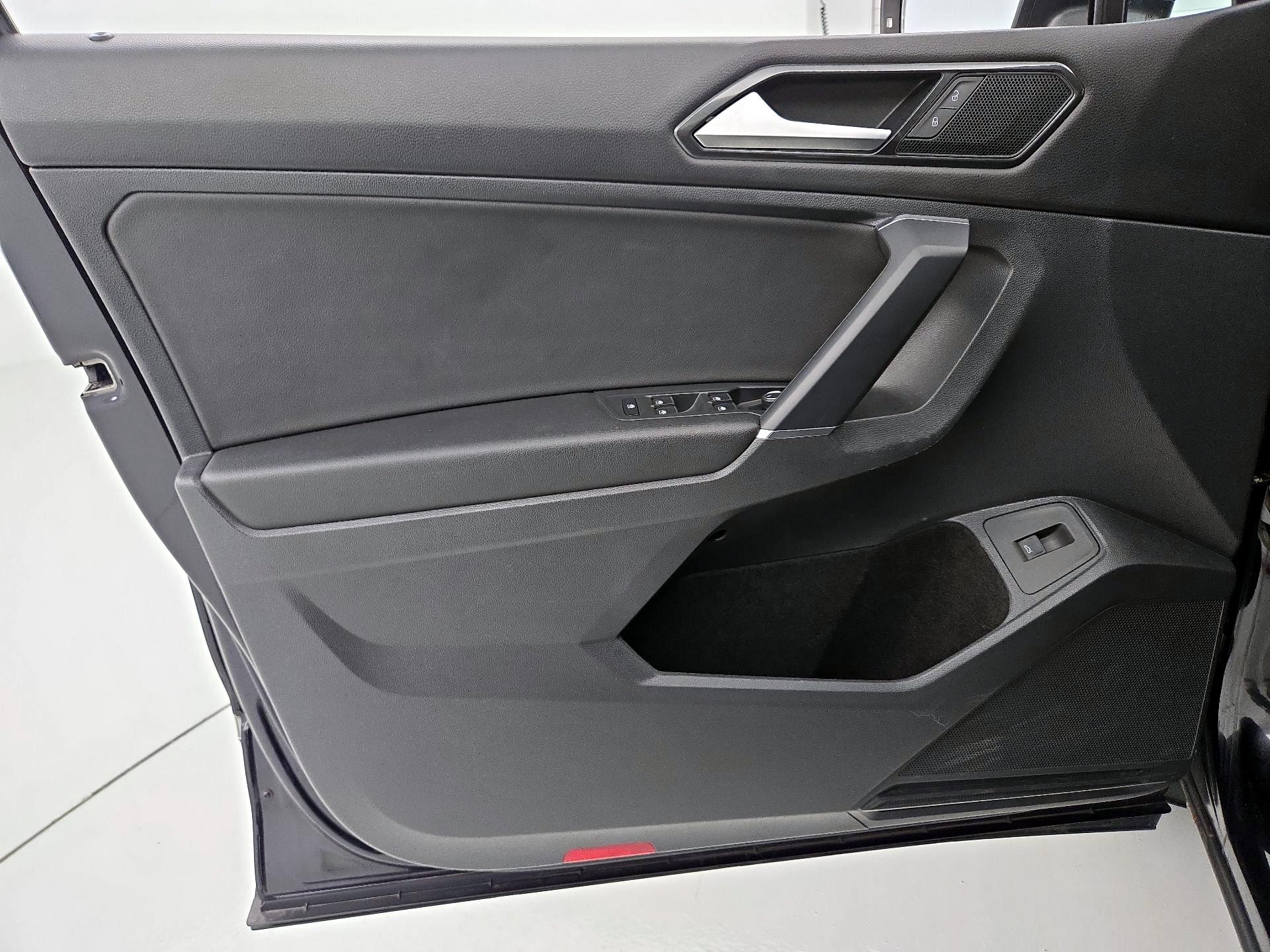 Thumbnail: 2018 Volkswagen Tiguan - 12