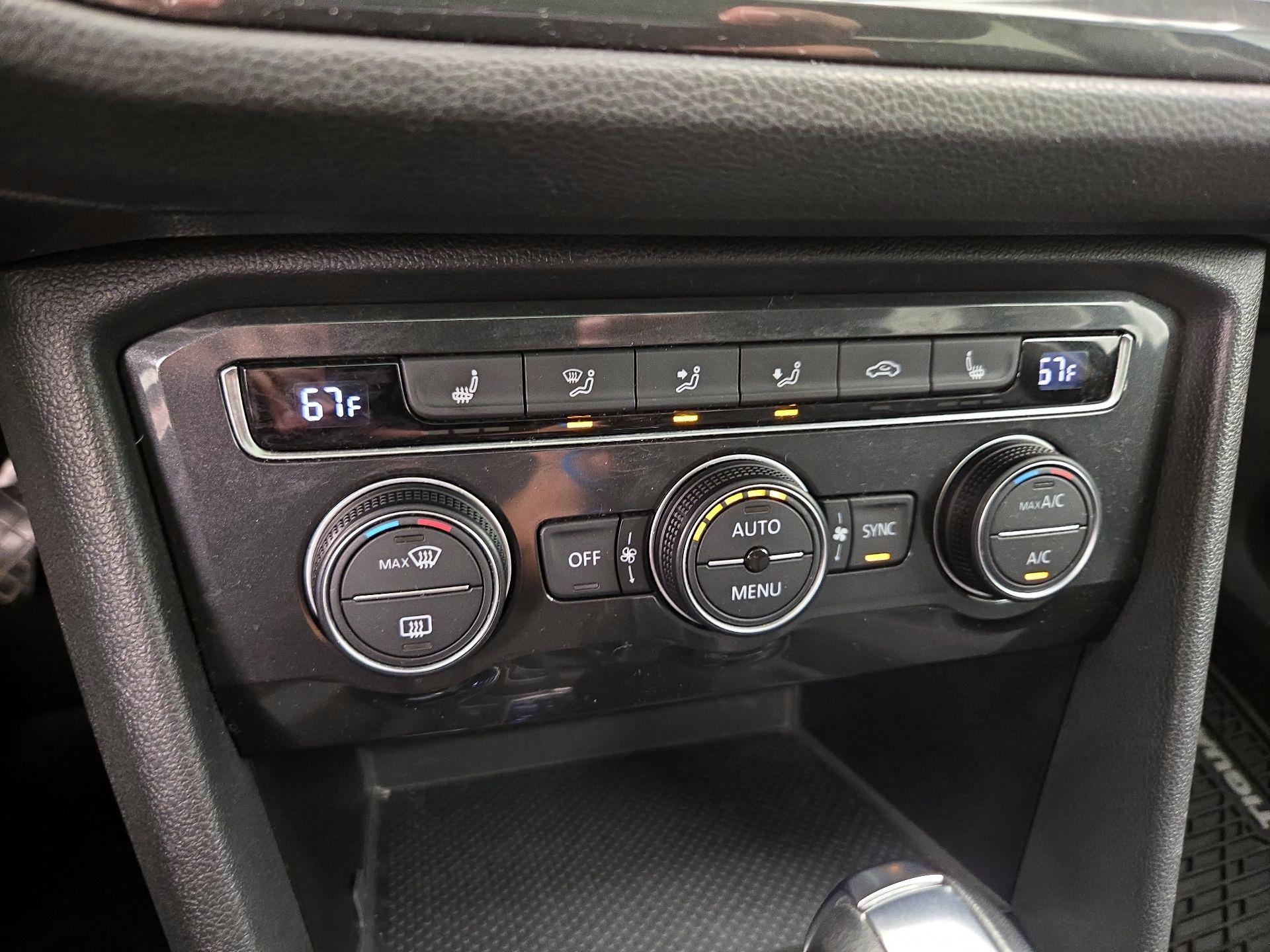 Thumbnail: 2018 Volkswagen Tiguan - 17