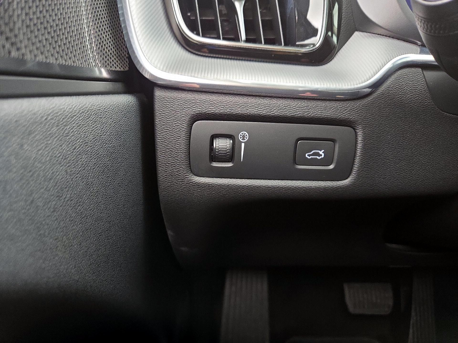 Thumbnail: 2019 Volvo XC60 - 13