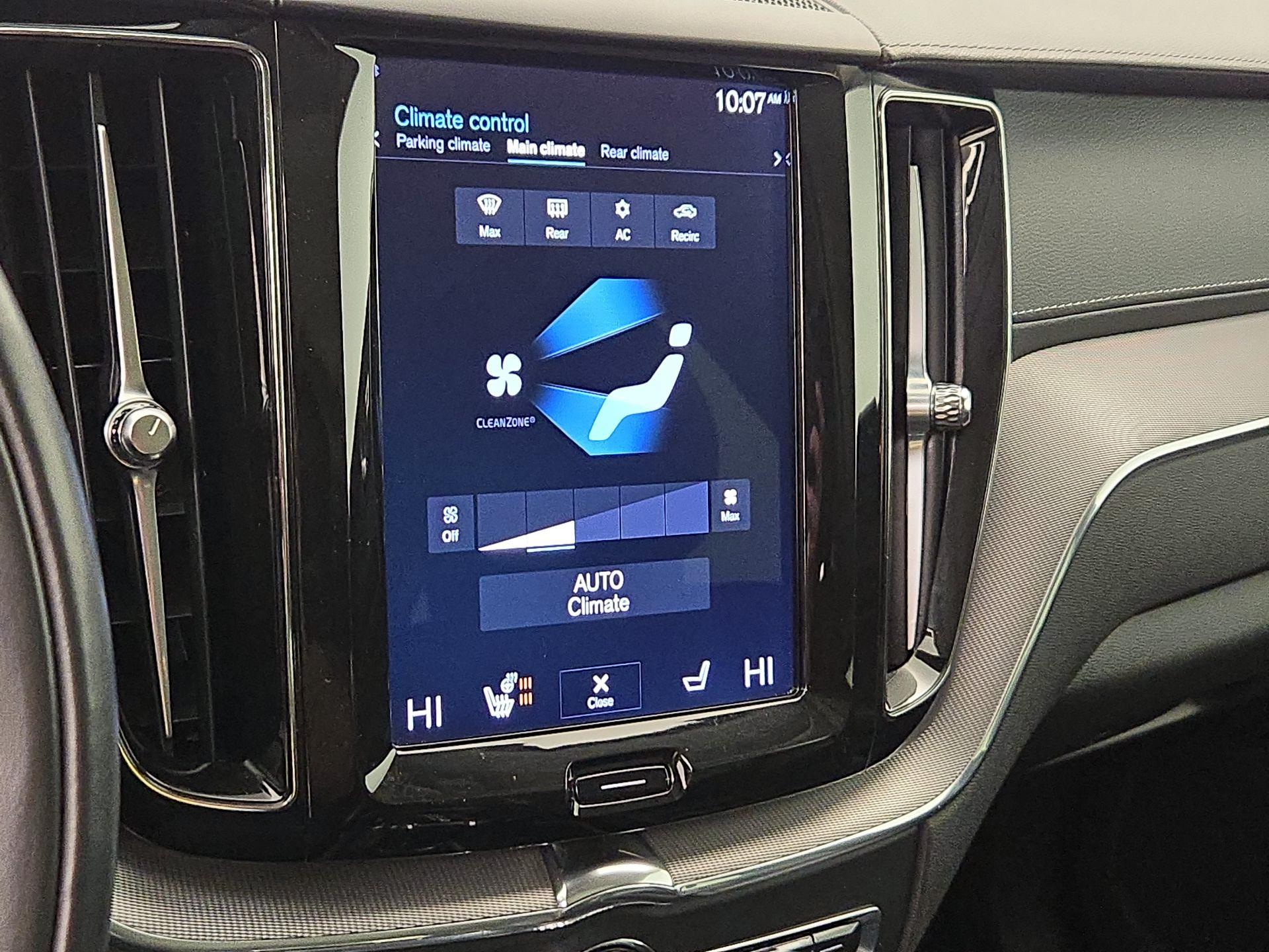 Thumbnail: 2019 Volvo XC60 - 17