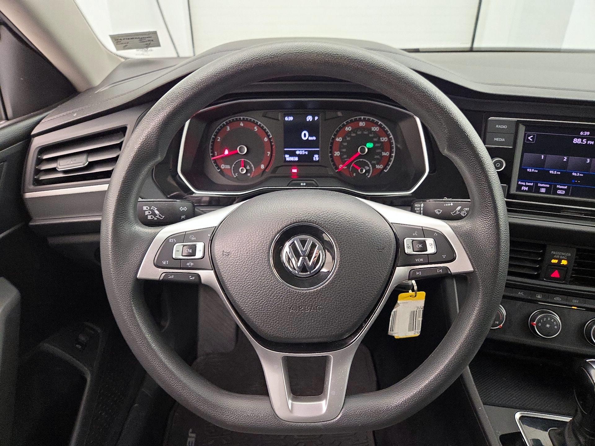 Thumbnail: 2019 Volkswagen Jetta - 10