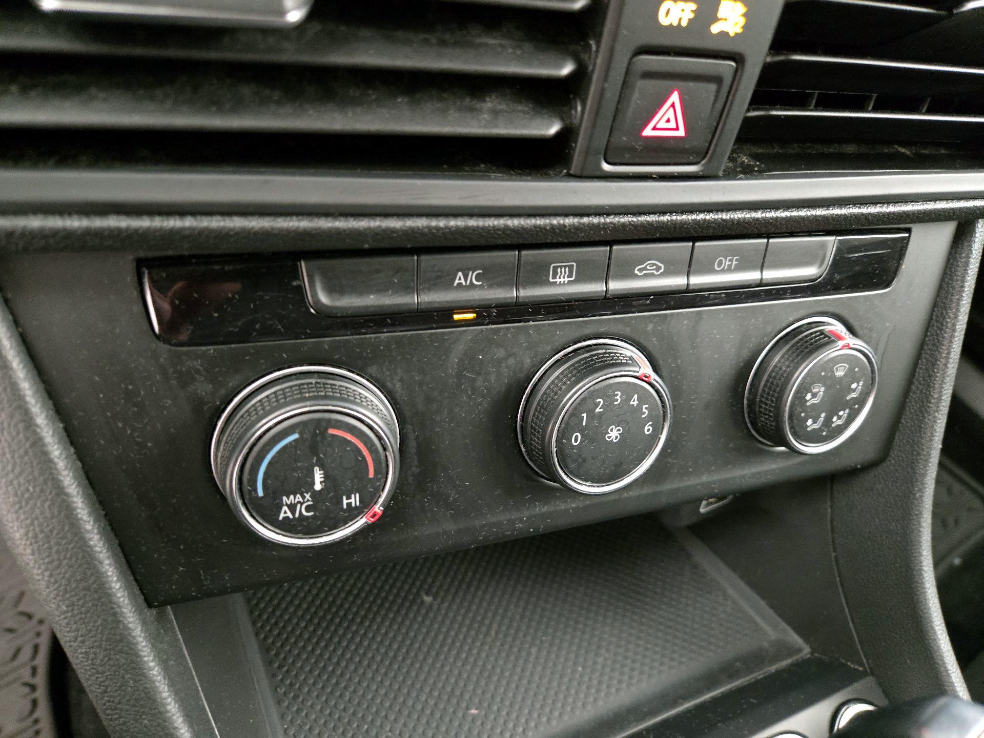 Thumbnail: 2019 Volkswagen Jetta - 16