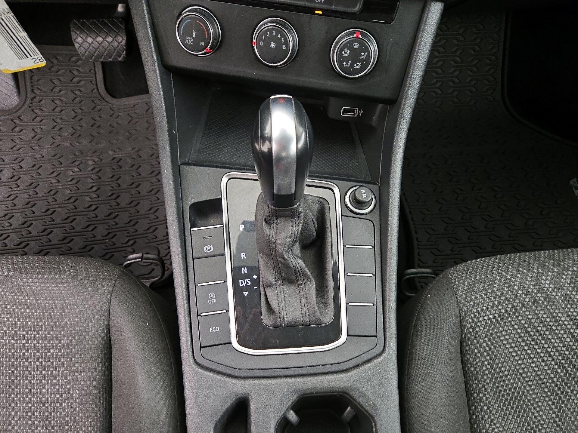 Thumbnail: 2019 Volkswagen Jetta - 17