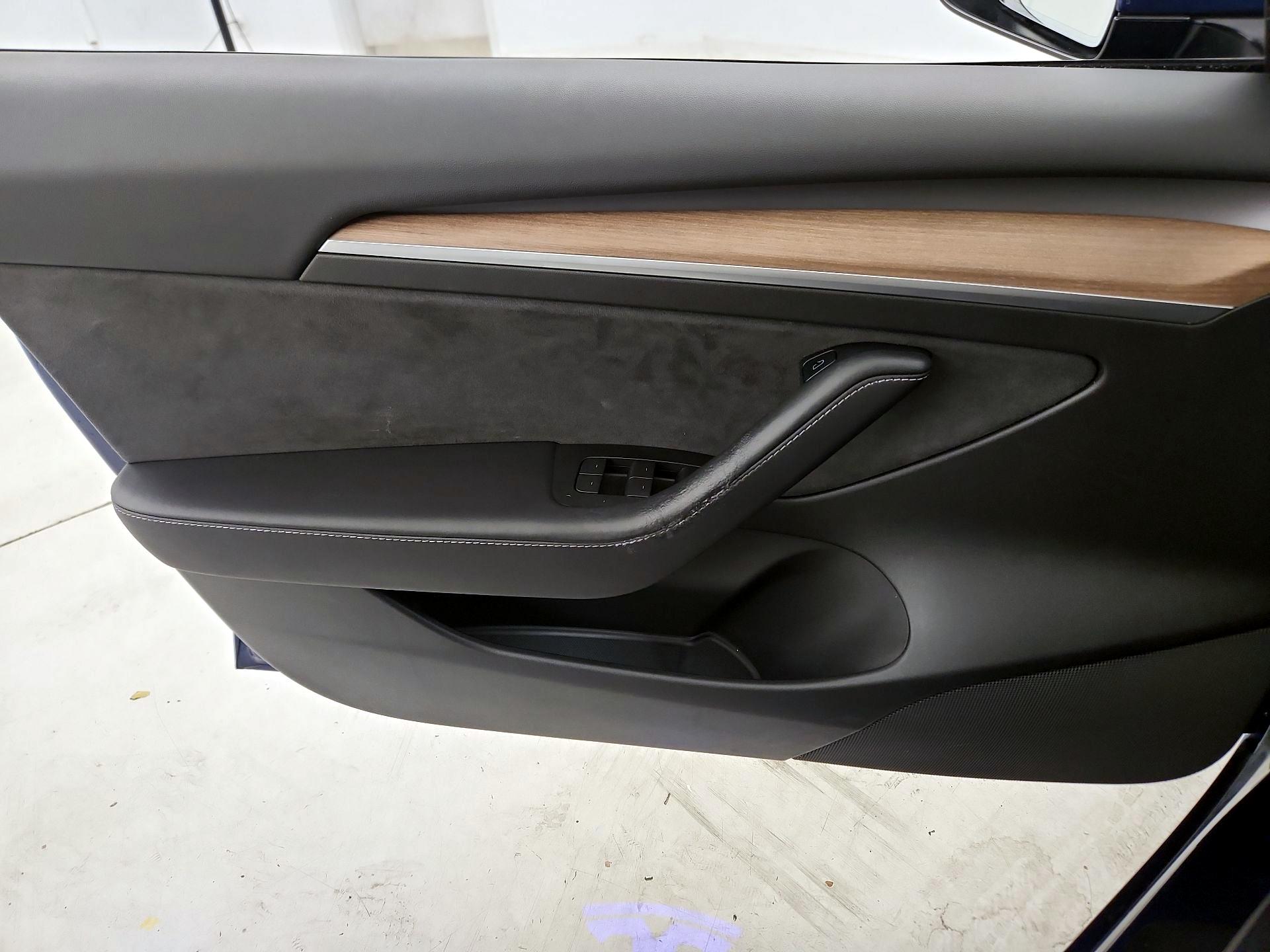 Thumbnail: 2022 Tesla Model 3 - 12