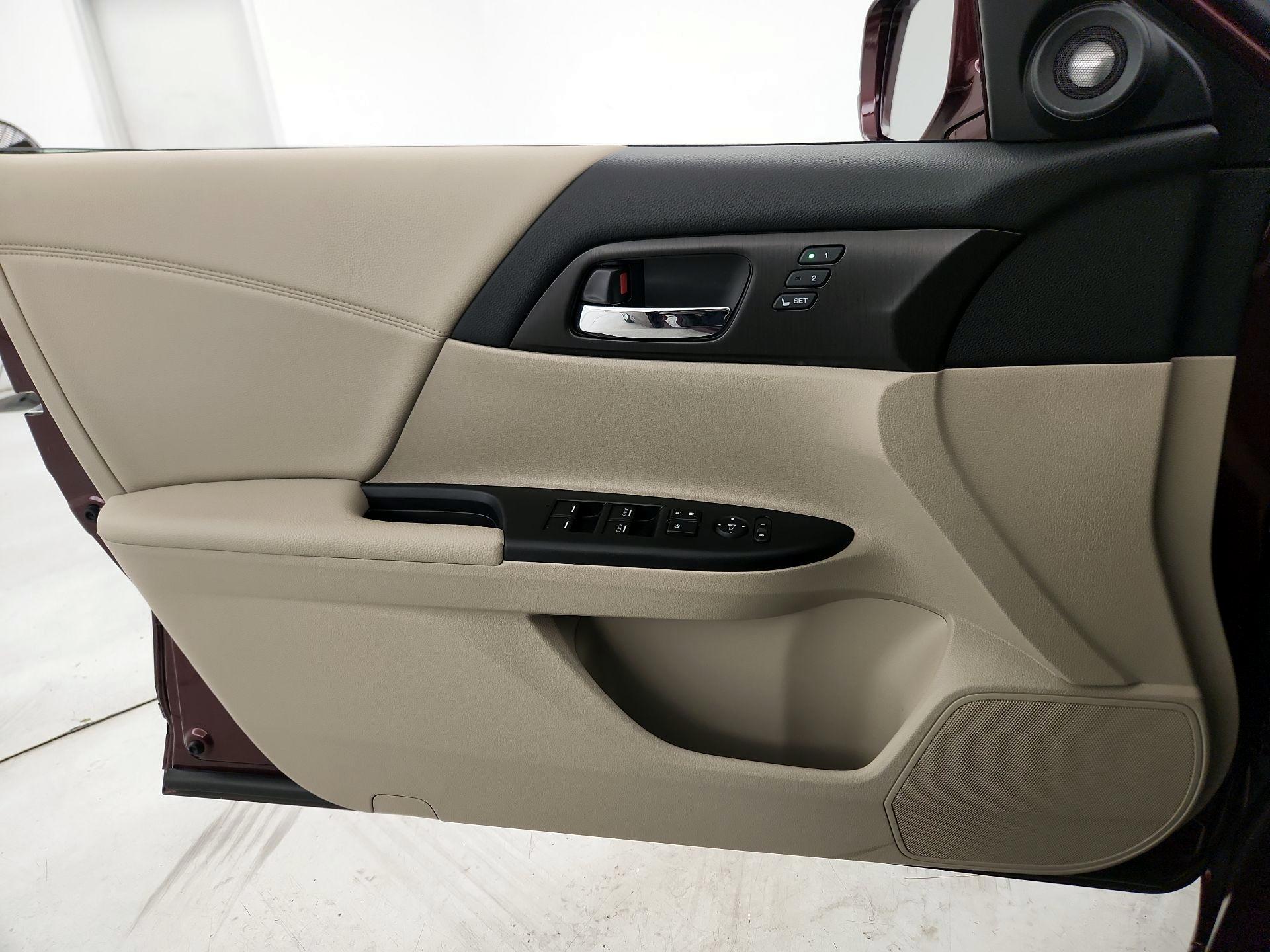 Thumbnail: 2015 Honda Accord - 12