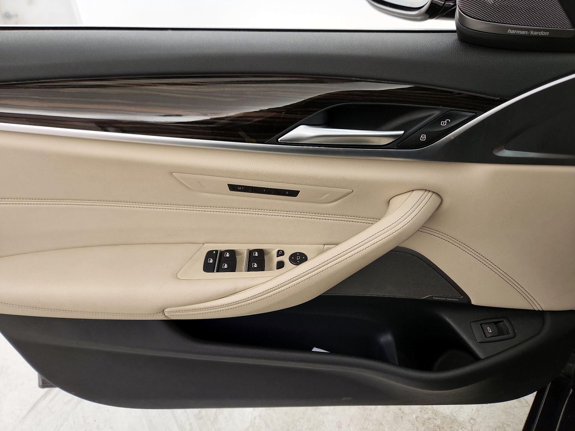 Thumbnail: 2021 BMW 5 Series - 12