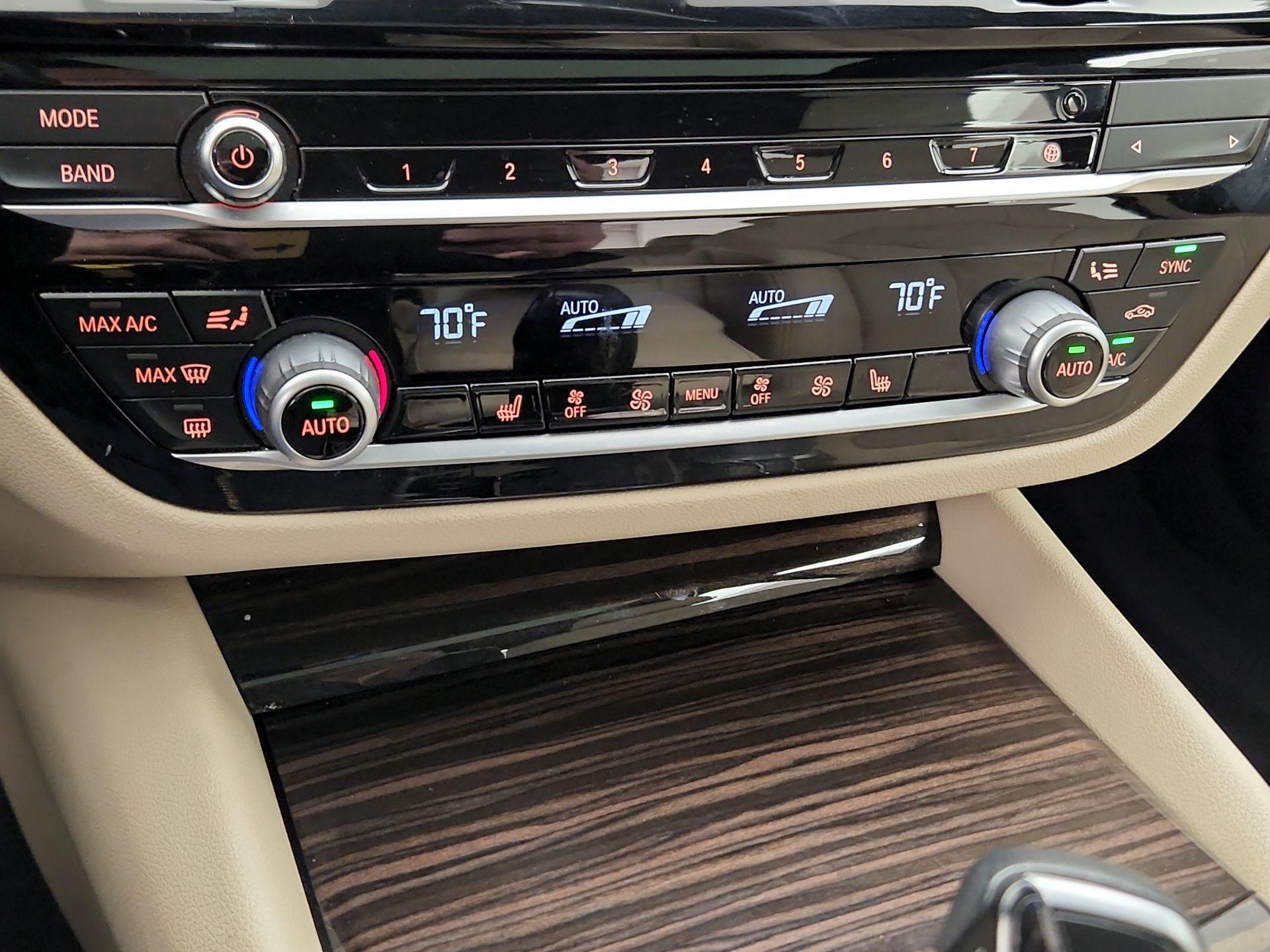 Thumbnail: 2021 BMW 5 Series - 17