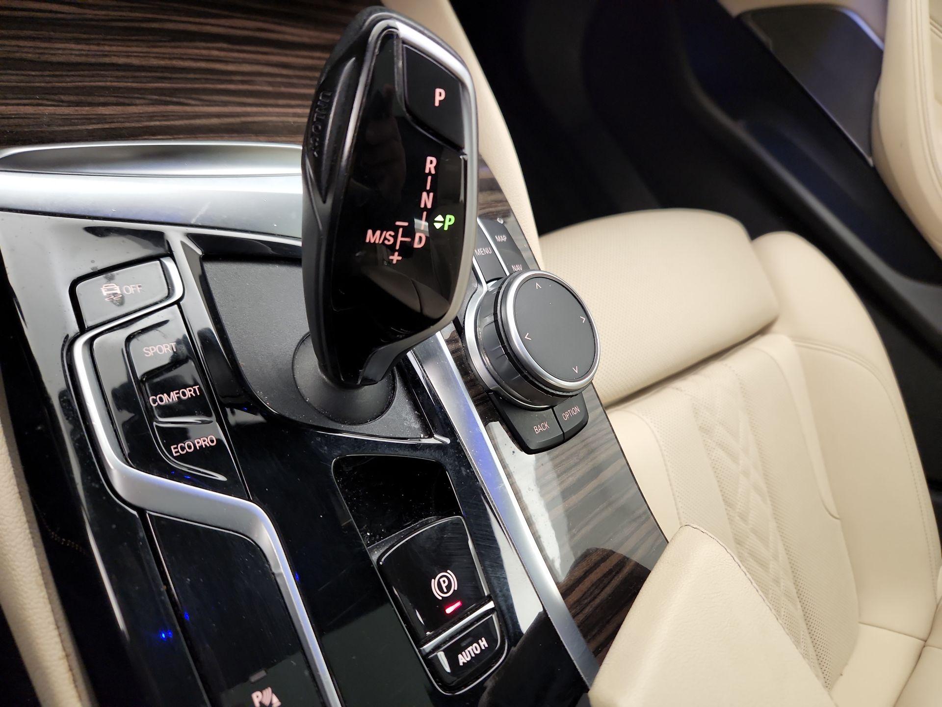 Thumbnail: 2021 BMW 5 Series - 18