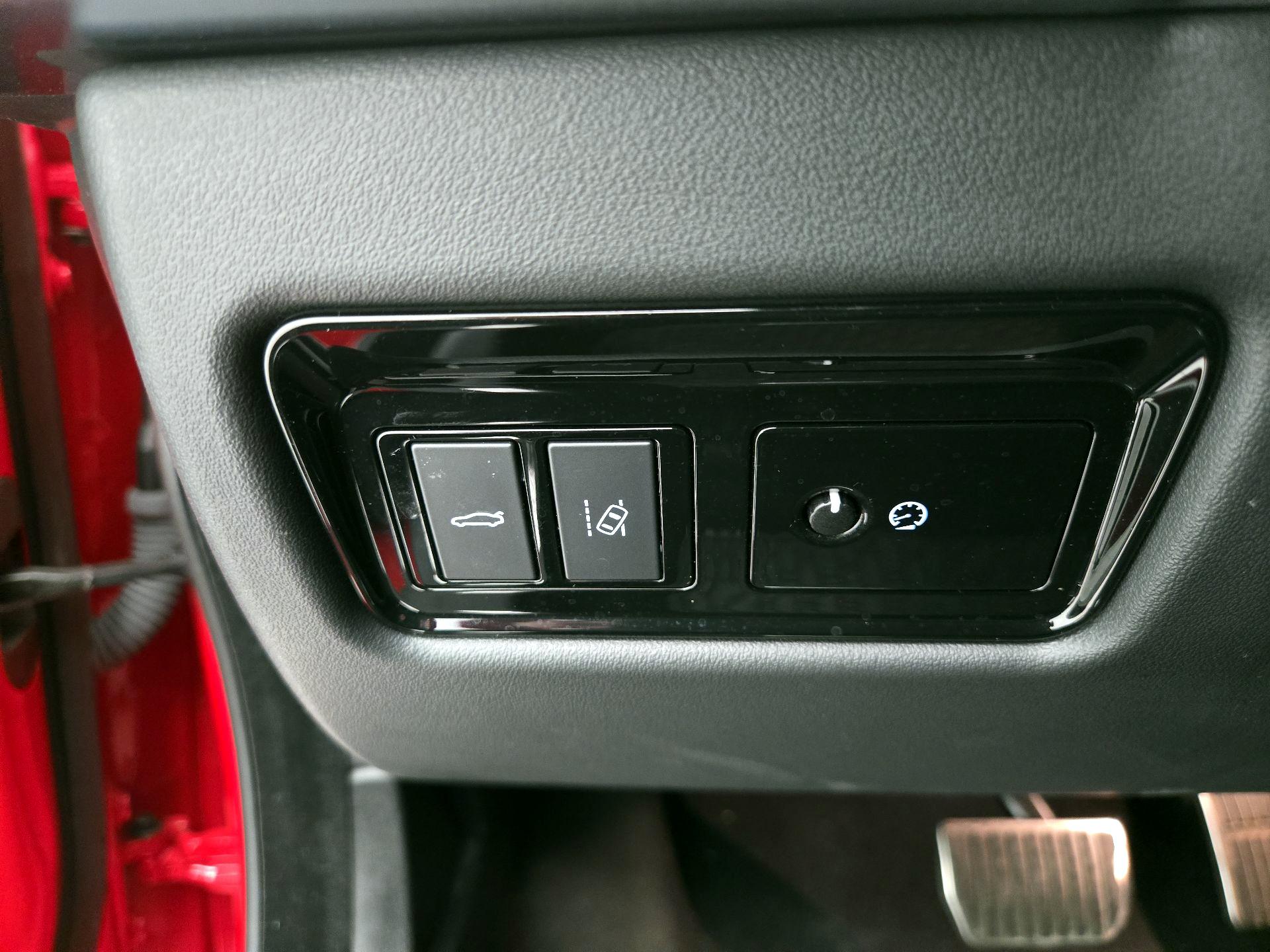 Thumbnail: 2019 Jaguar XE - 13