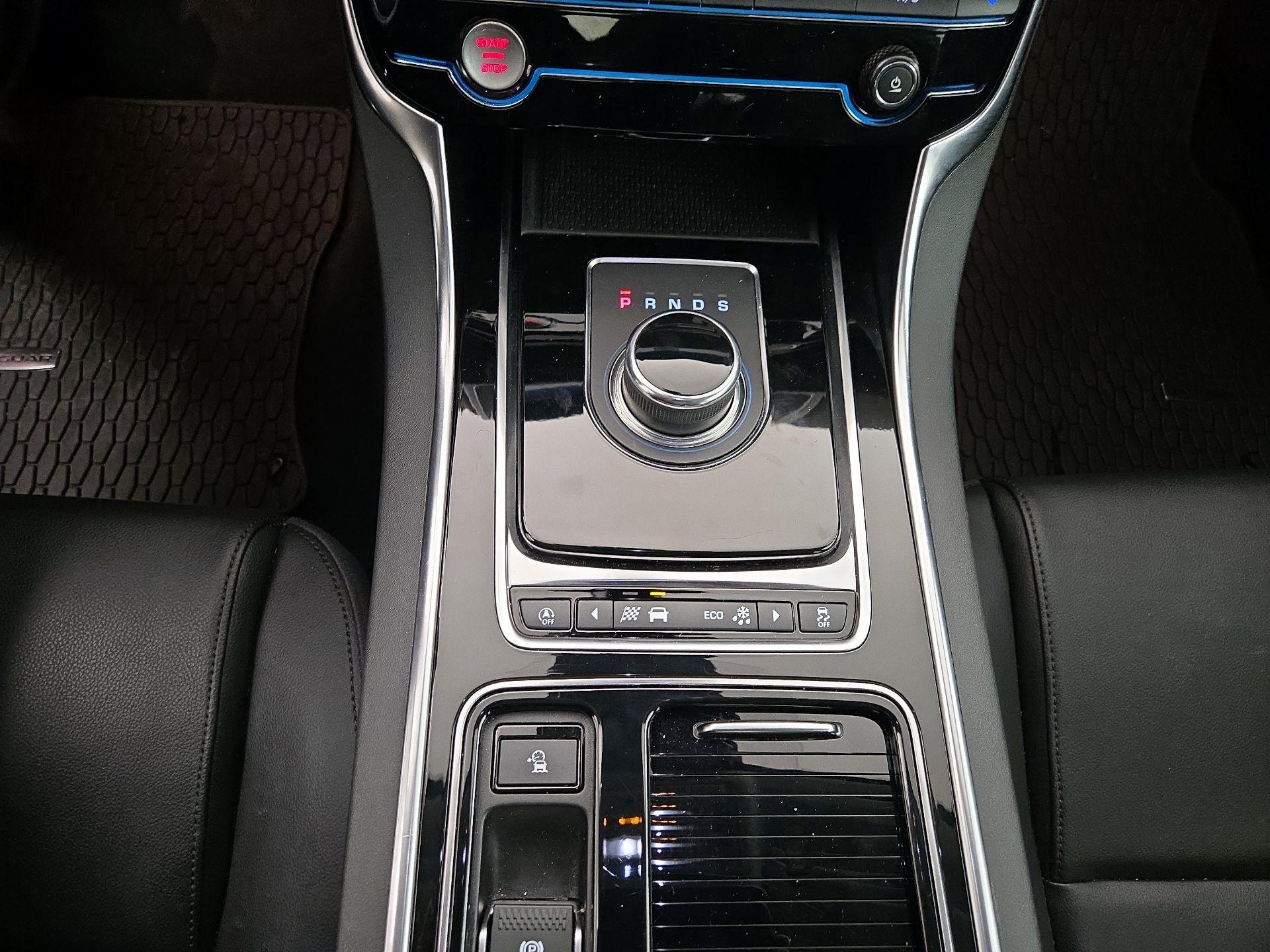 Thumbnail: 2019 Jaguar XE - 17