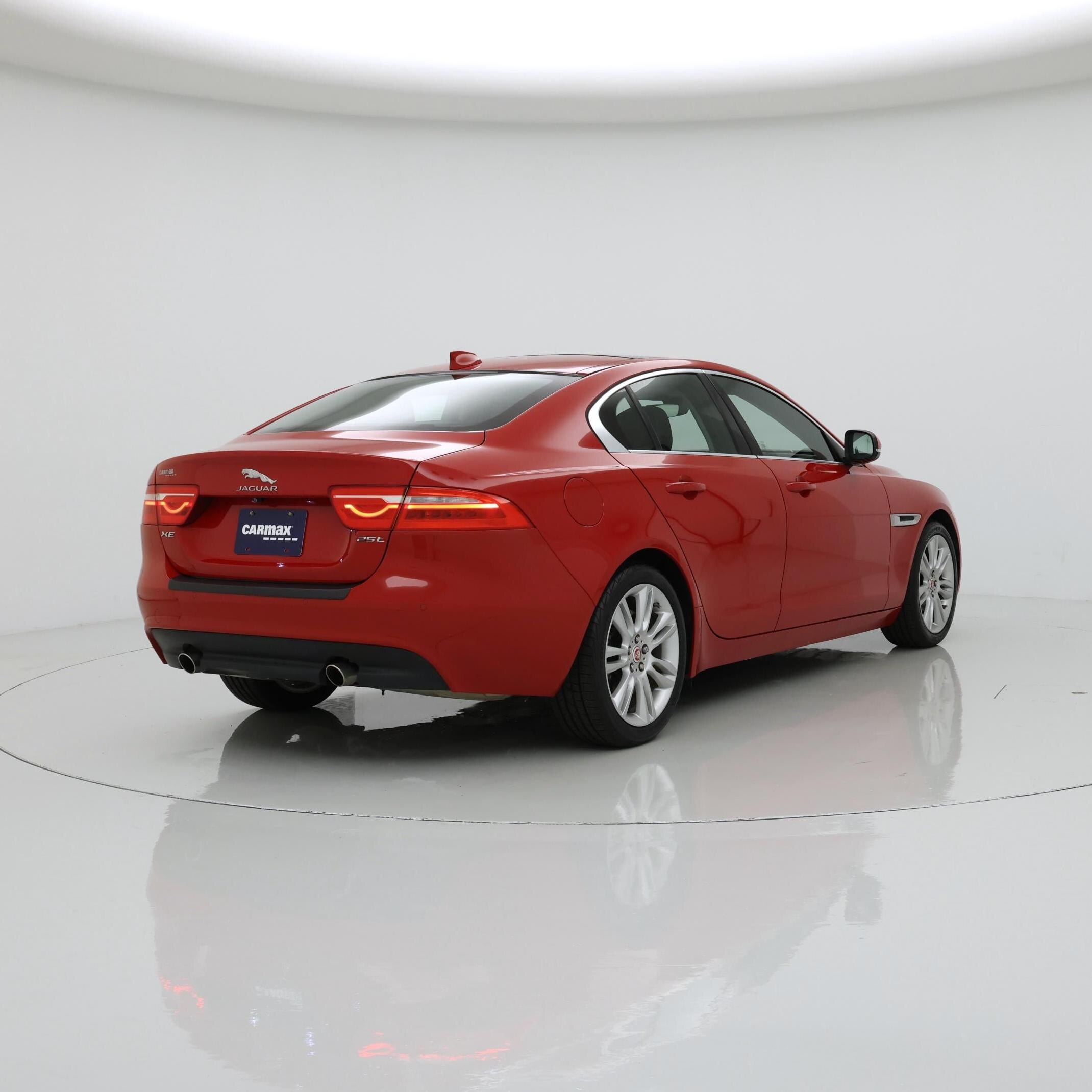Thumbnail: 2019 Jaguar XE - 8