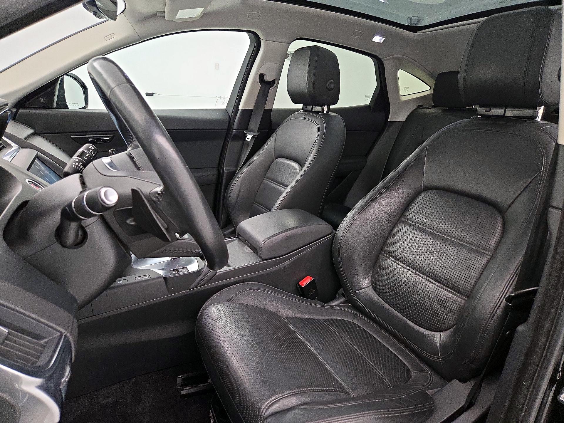 Thumbnail: 2019 Jaguar E-Pace - 11