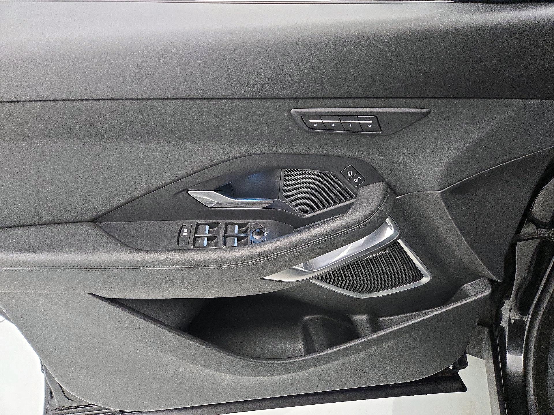 Thumbnail: 2019 Jaguar E-Pace - 12