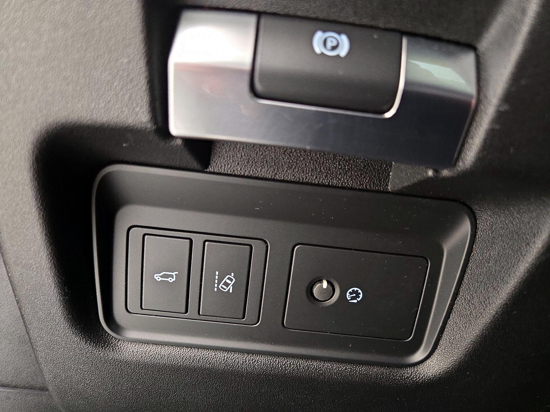 Thumbnail: 2019 Jaguar E-Pace - 13