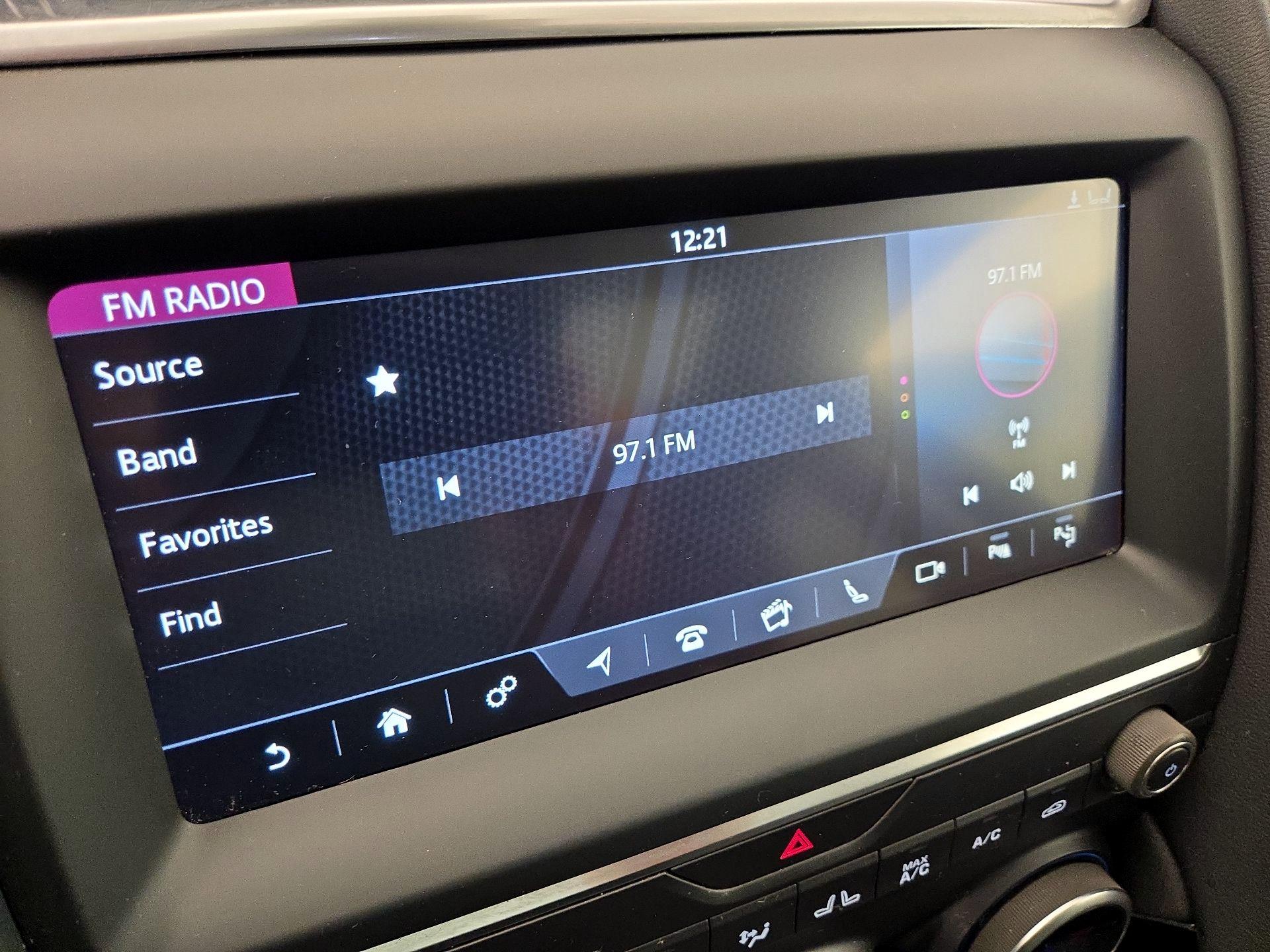 Thumbnail: 2019 Jaguar E-Pace - 16