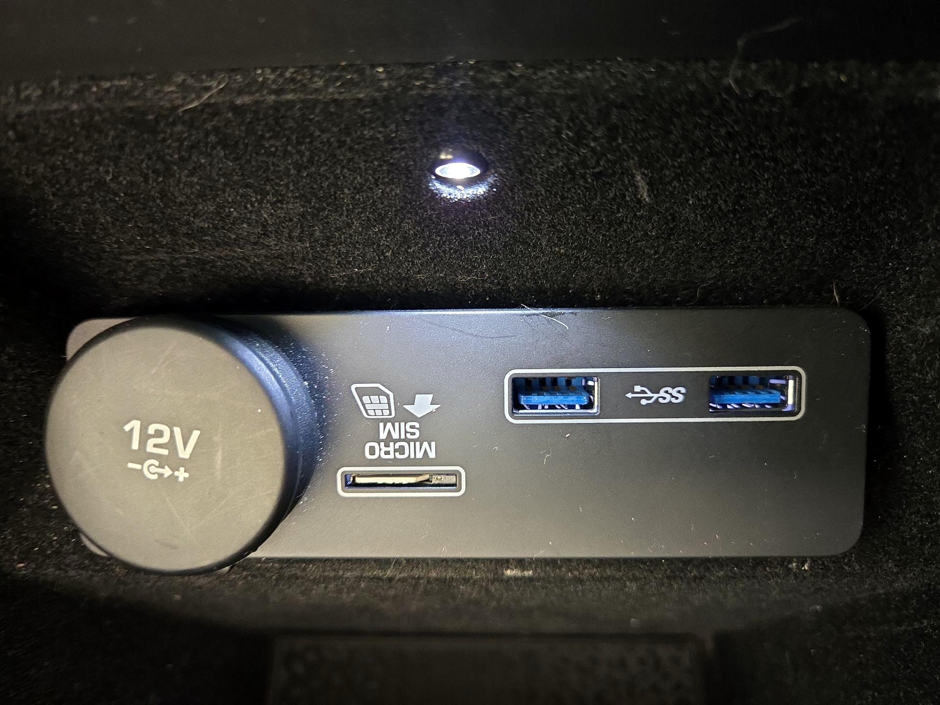 Thumbnail: 2019 Jaguar E-Pace - 19