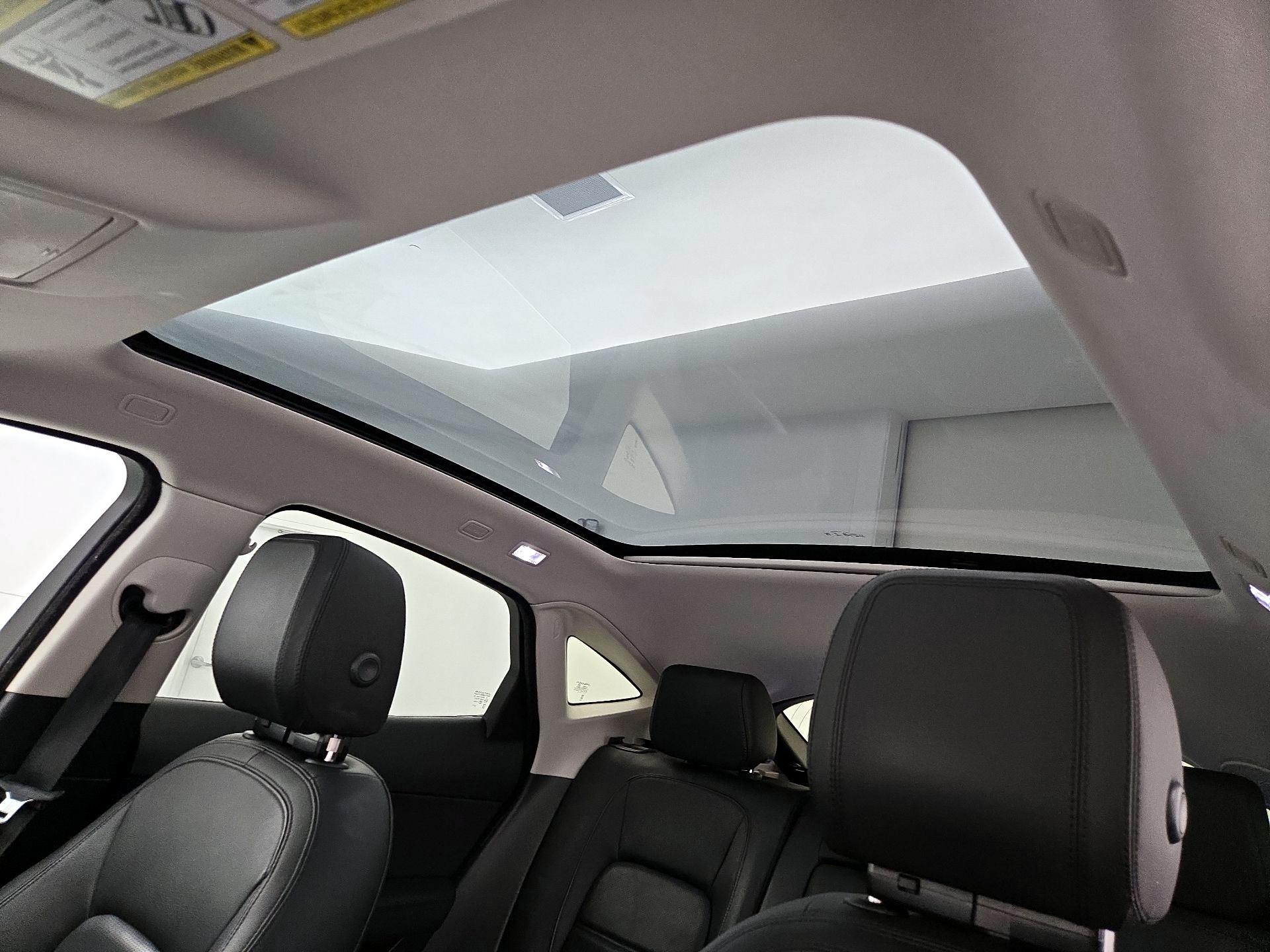 Thumbnail: 2019 Jaguar E-Pace - 20