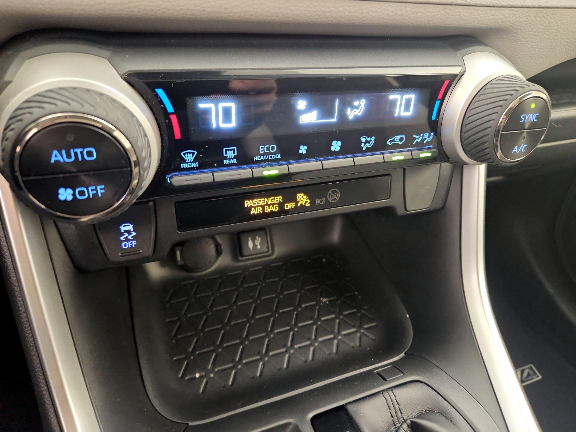 Thumbnail: 2019 Toyota RAV4 - 17