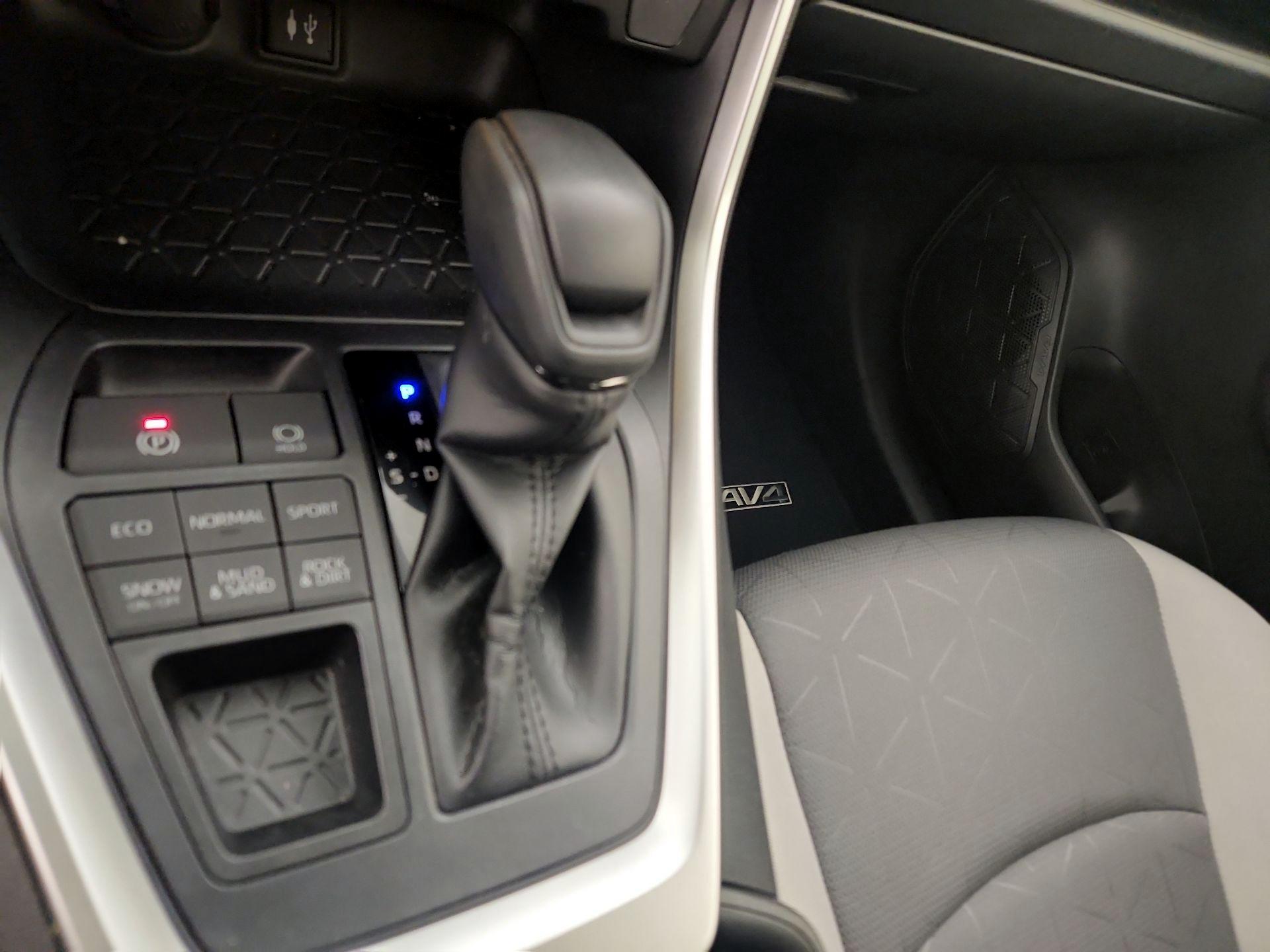 Thumbnail: 2019 Toyota RAV4 - 18