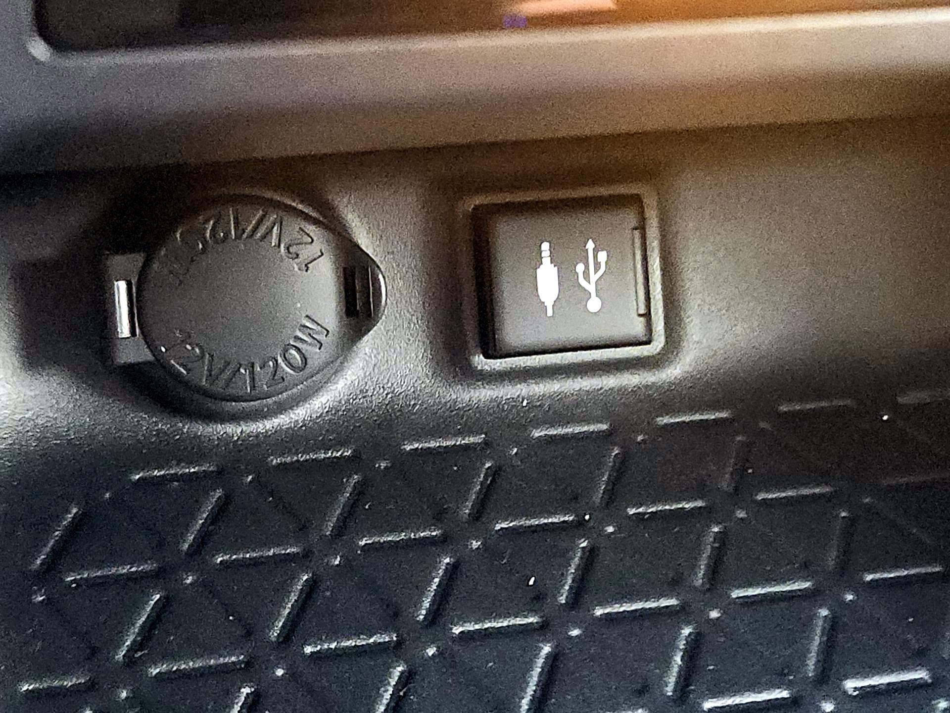 Thumbnail: 2019 Toyota RAV4 - 19