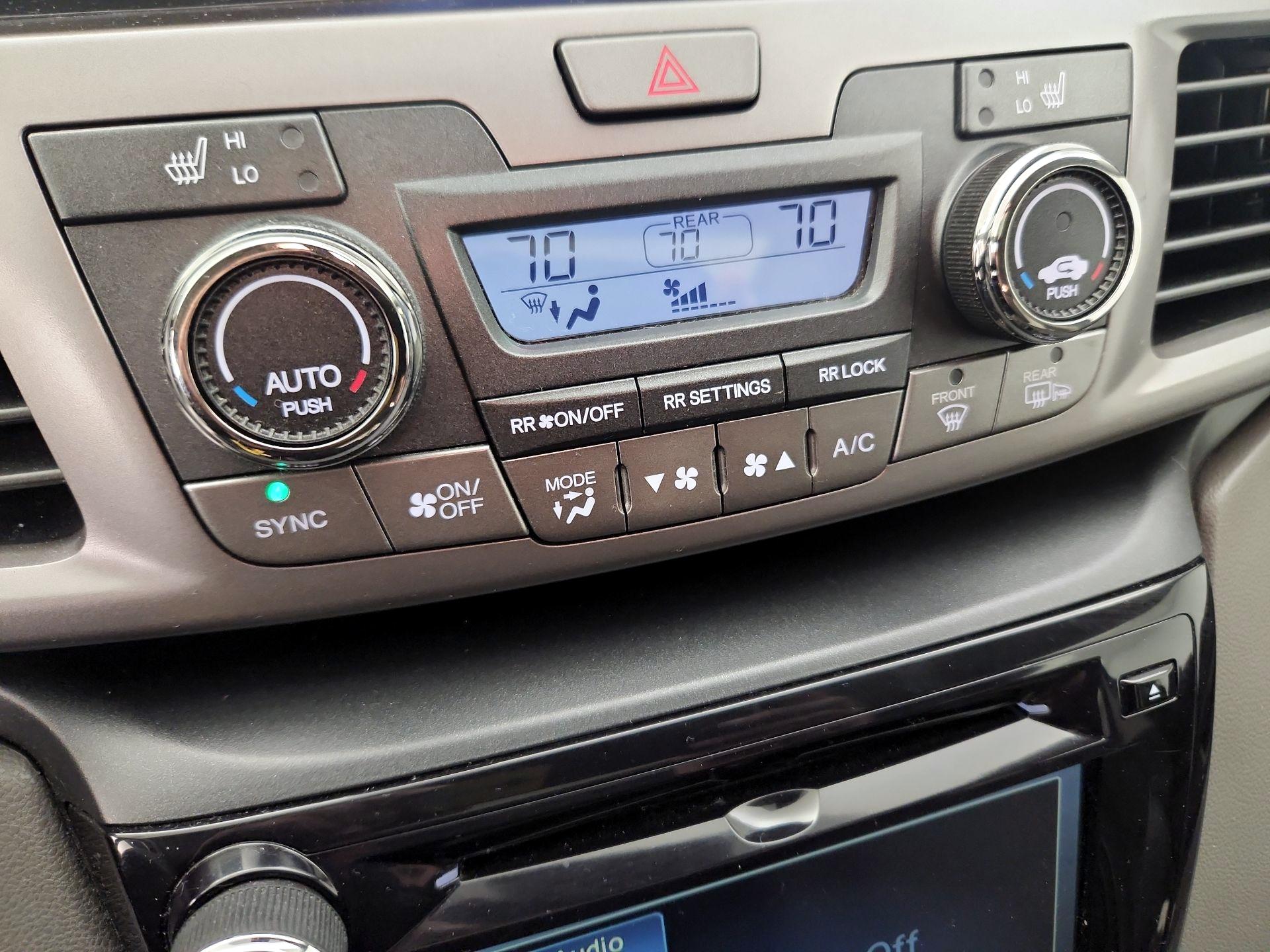 Thumbnail: 2015 Honda Odyssey - 16